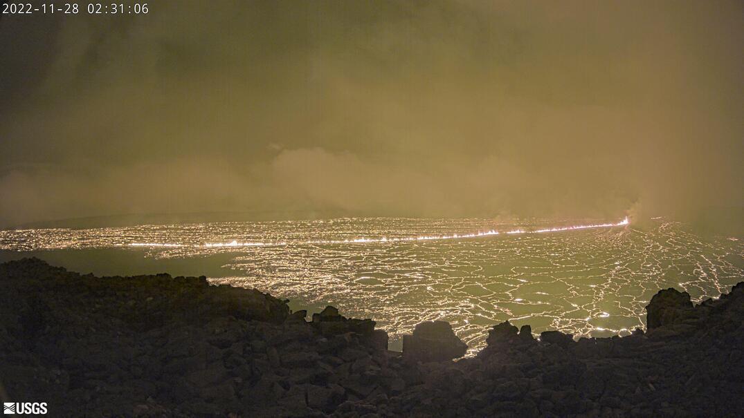 Worlds Largest Active Volcano Mauna Loa Begins To Erupt In Hawaii