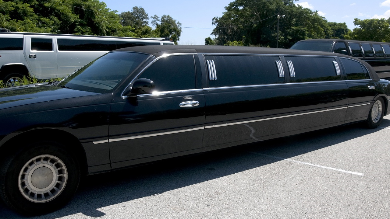 Limousine With Bride Heading To Las Vegas For Wedding Catches Fire