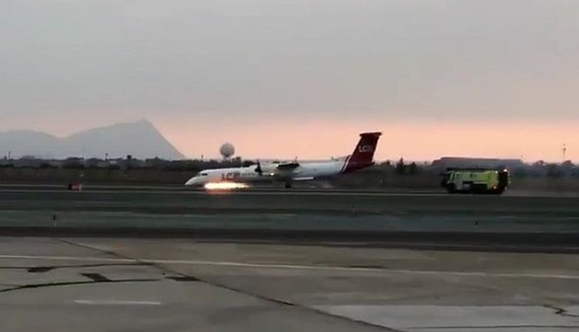 Aeropuerto Jorge Ch Vez Avi N De Lc Per Fue Remolcado Y Se Reanudaron