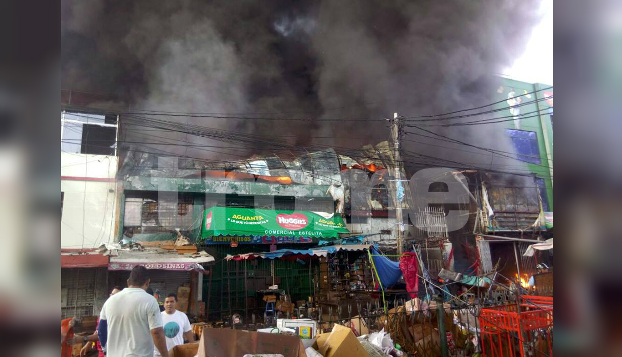 Trujillo Incendio Consume Puestos De Centro Comercial Tacora Video