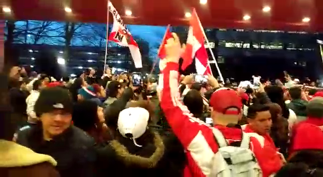 Per Vs Islandia Banderazo De Hinchas Peruanos En Nueva Jersey Video