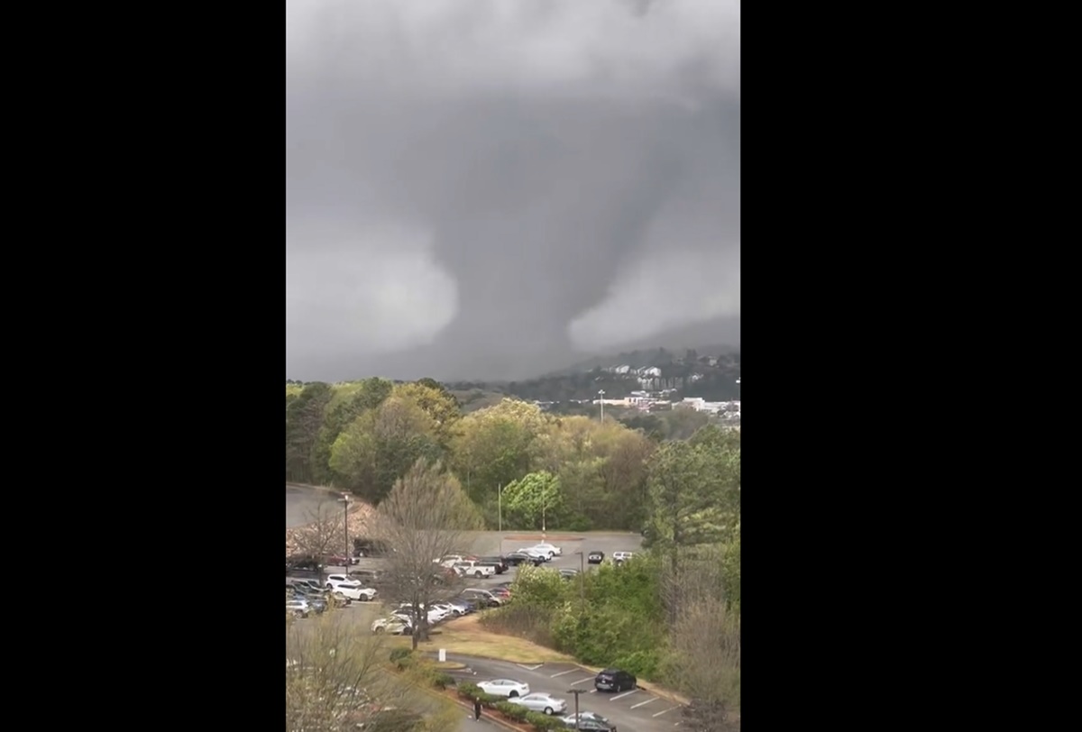 Devastación tras fuertes tornados en Estados Unidos alertan a Alabama