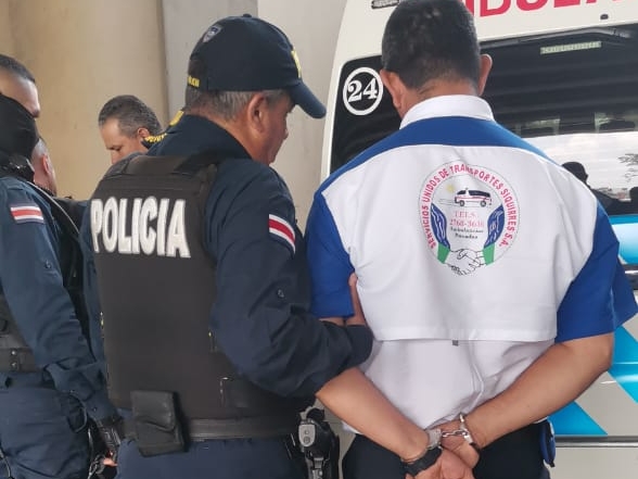 Ambulancia Privada Al Parecer Iba Cargada De Droga La Teja