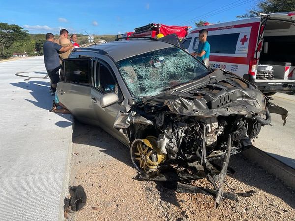 Joven Pareja Pierde La Vida Al Estrellarse En Carro Contra Muro De