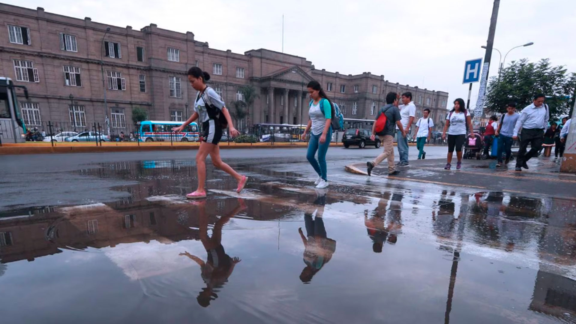 Millones De Litros De Agua Autos Sumergidos Y Avenidas Convertidas En