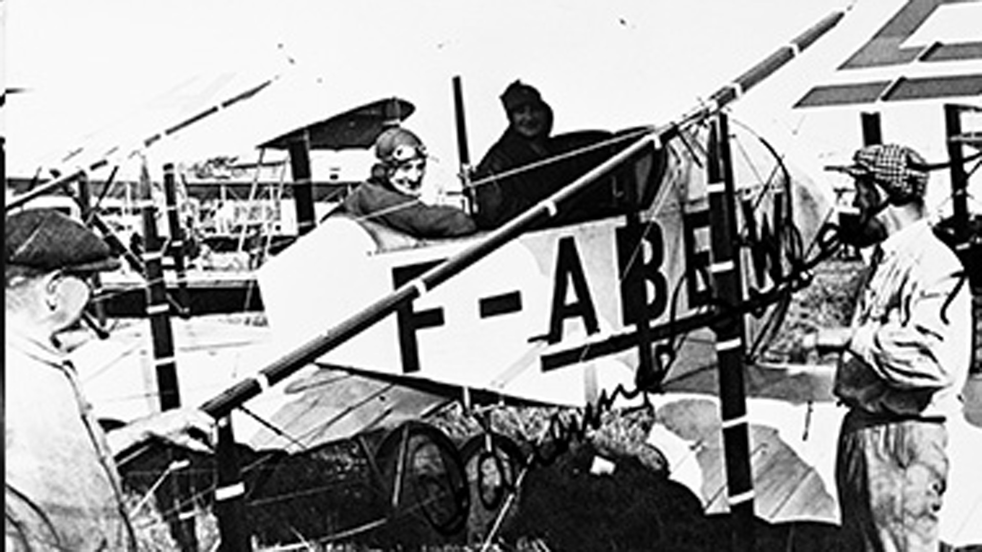 Adrienne Bolland La Aviadora Que Hace A Os Hizo Historia Al Cruzar