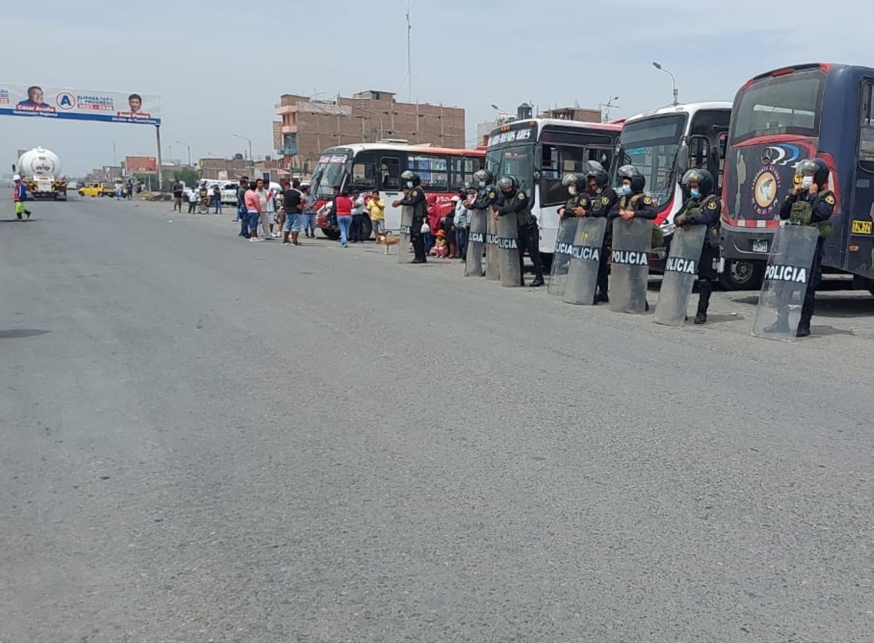 Arequipa paro de transportistas se intensifica y continúan los