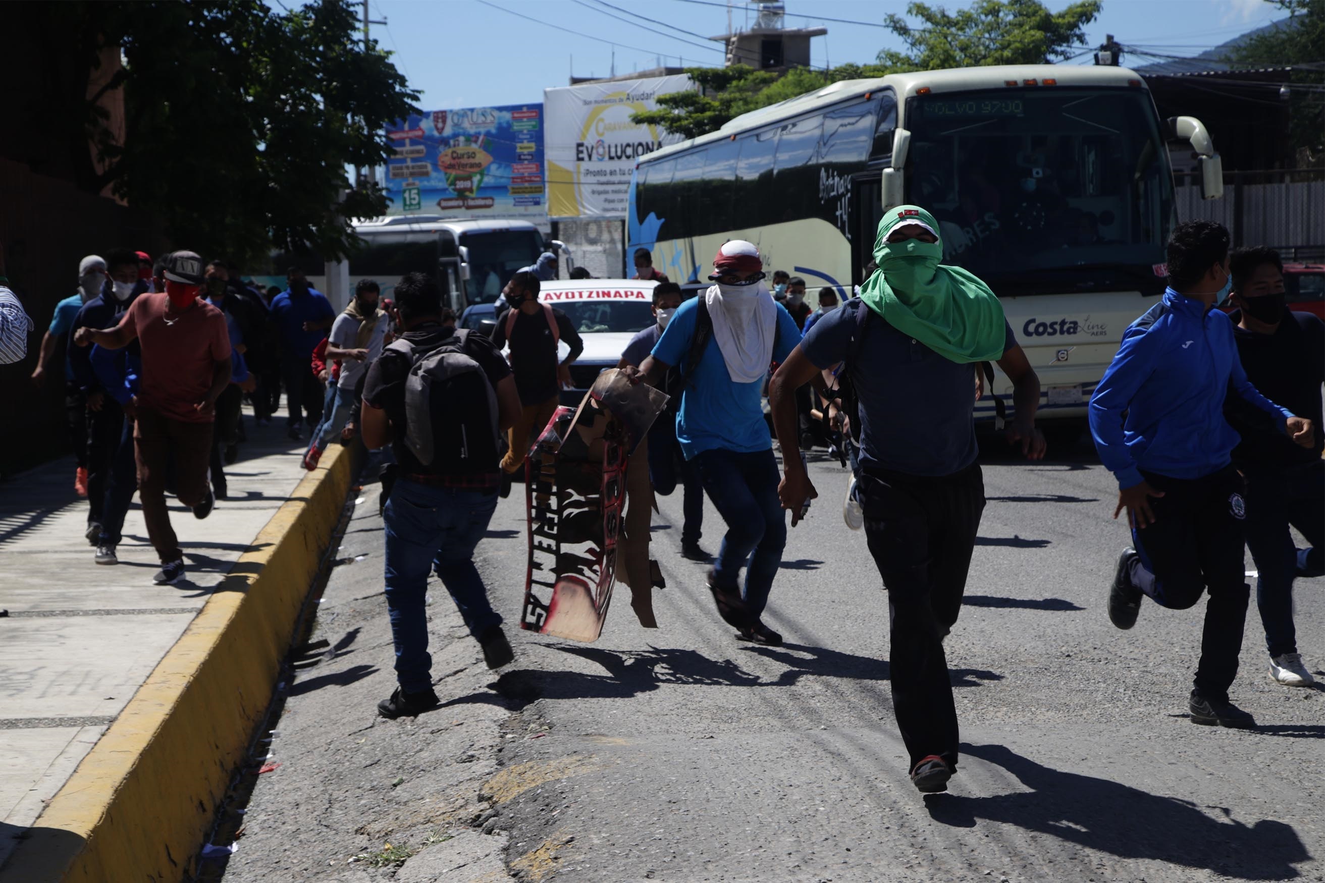 Padres De Ayotzinapa Protestan Ante Congreso De Estado Mexicano De