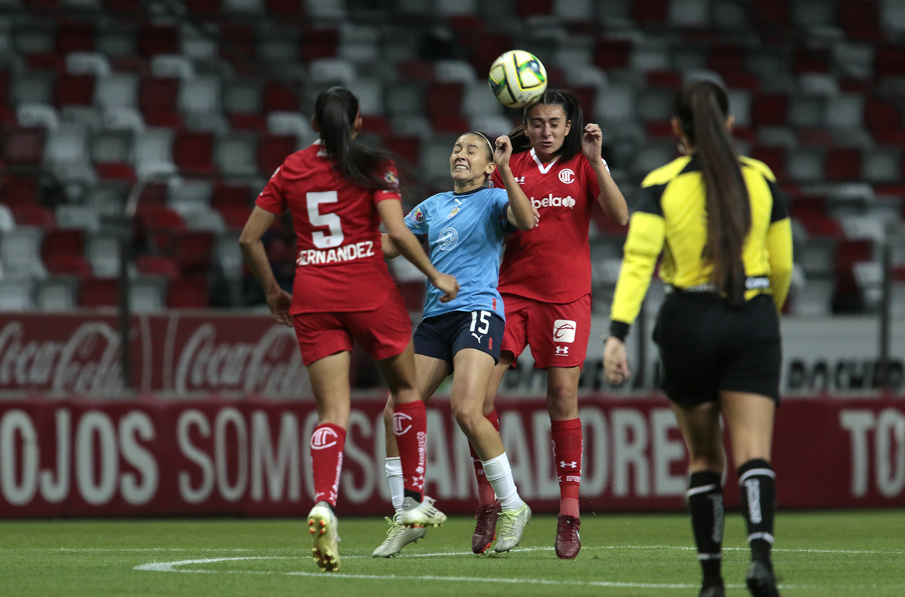 Regias se afianzaron en la cima y Chivas se atascó con Toluca lo que