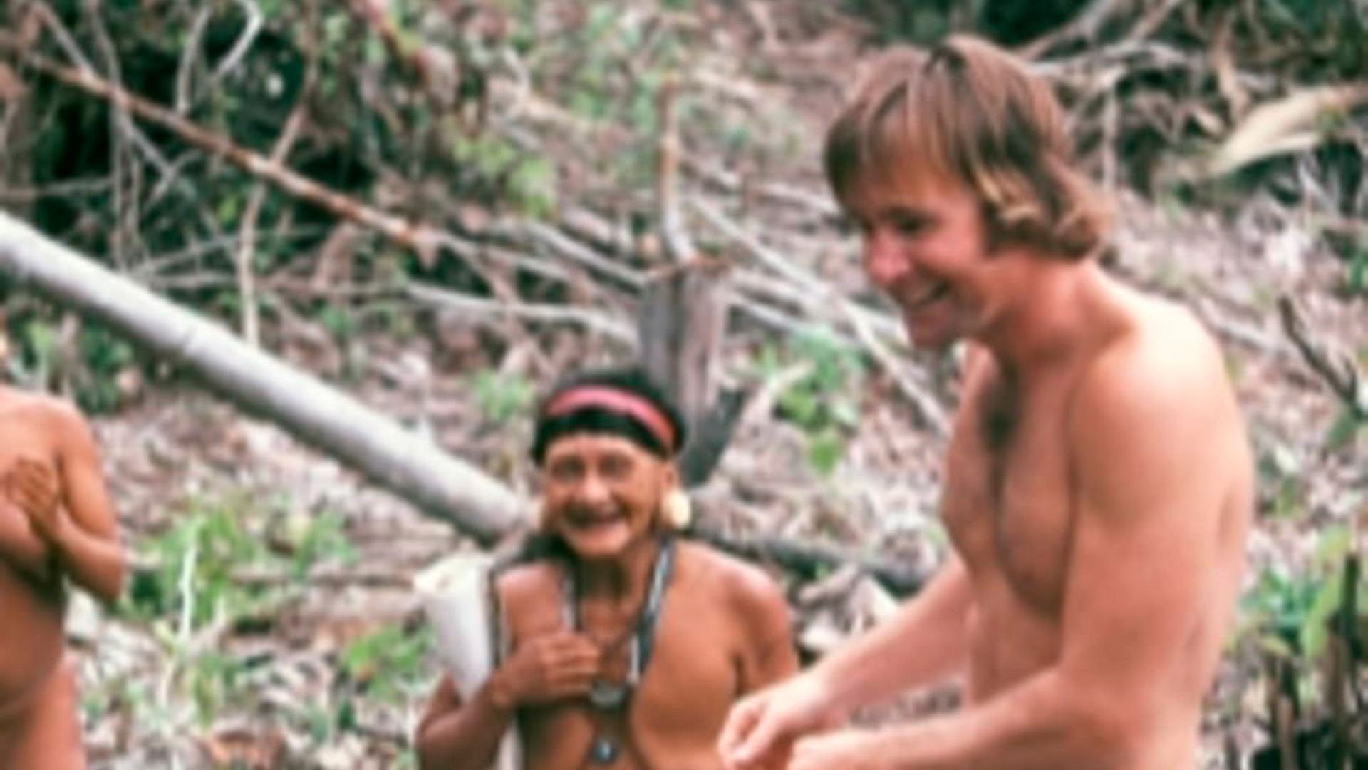 Голые аборигены в джунглях