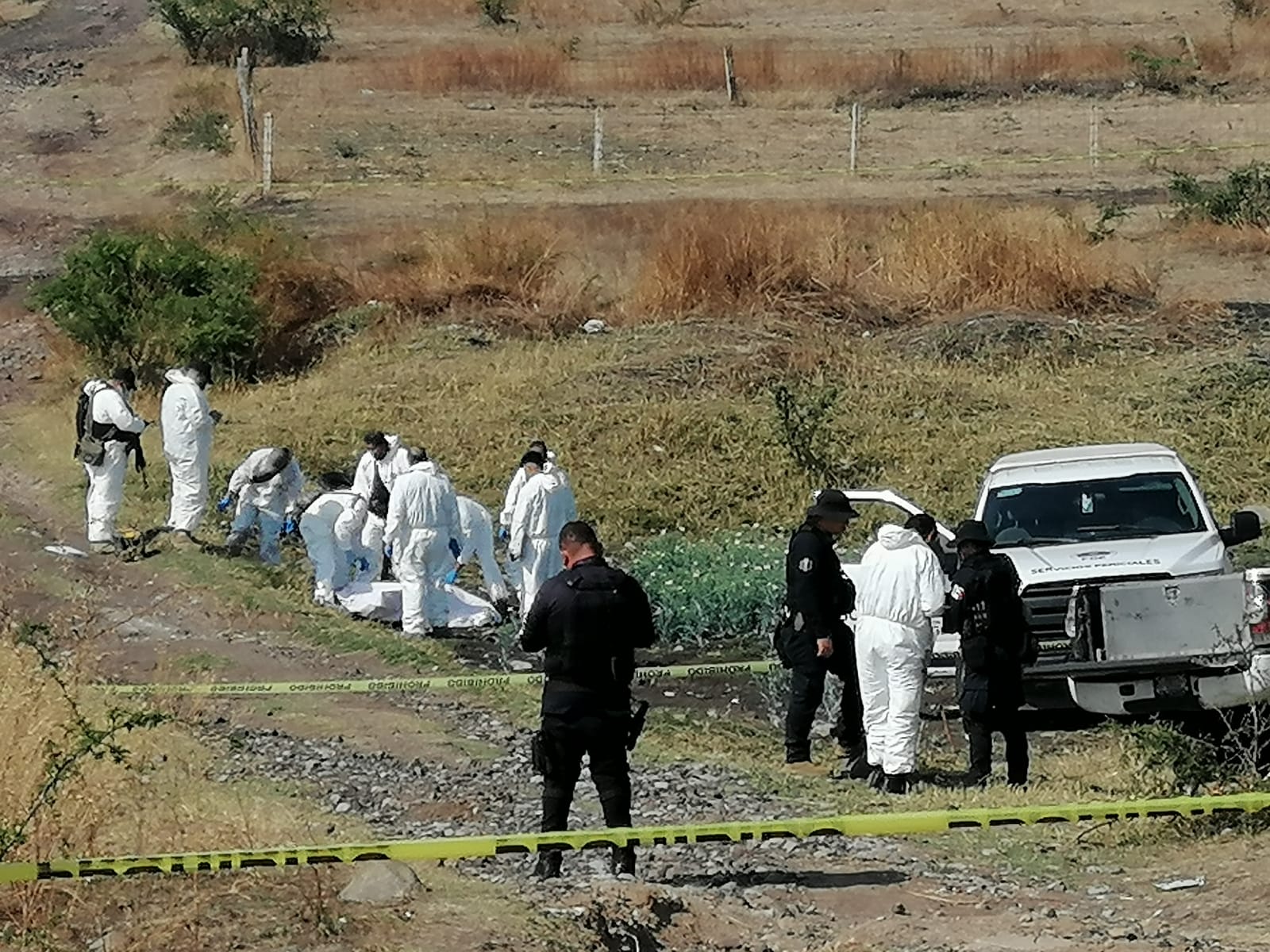 Hallaron narcofosa con cuatro cuerpos que podrían ser de los jóvenes