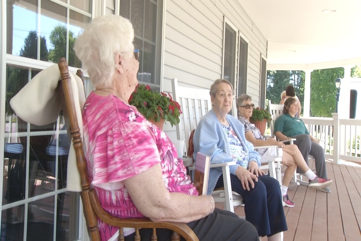 Rocking Chairs Raise Funds for Hospice of Michigan 9 10 News