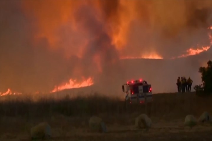 Dangerous Wildfires Fueled by Blistering Heat in the West – 9&10 News
