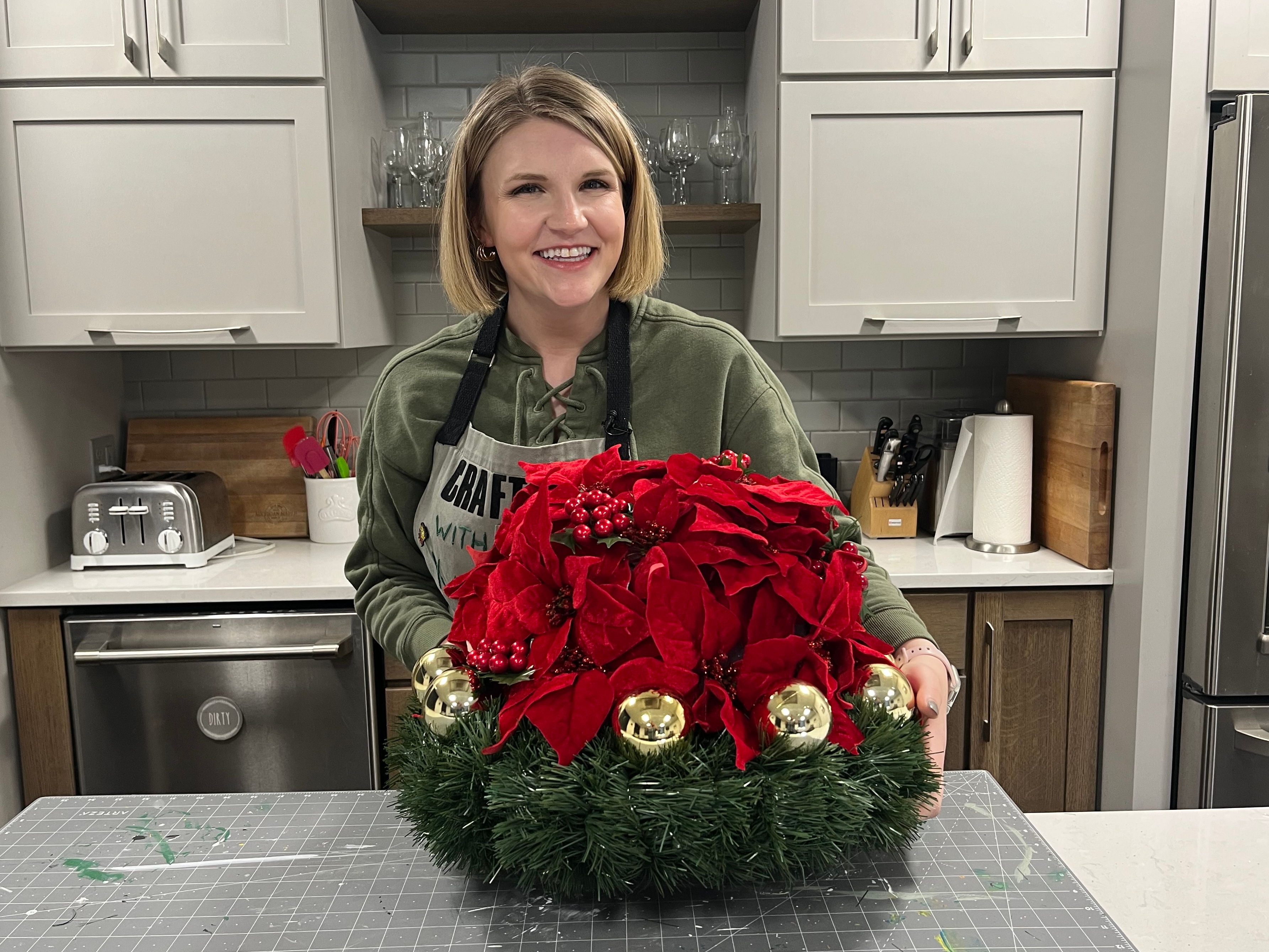 Crafting with the Katies: DIY a festive Christmas centerpiece for your holiday gatherings!