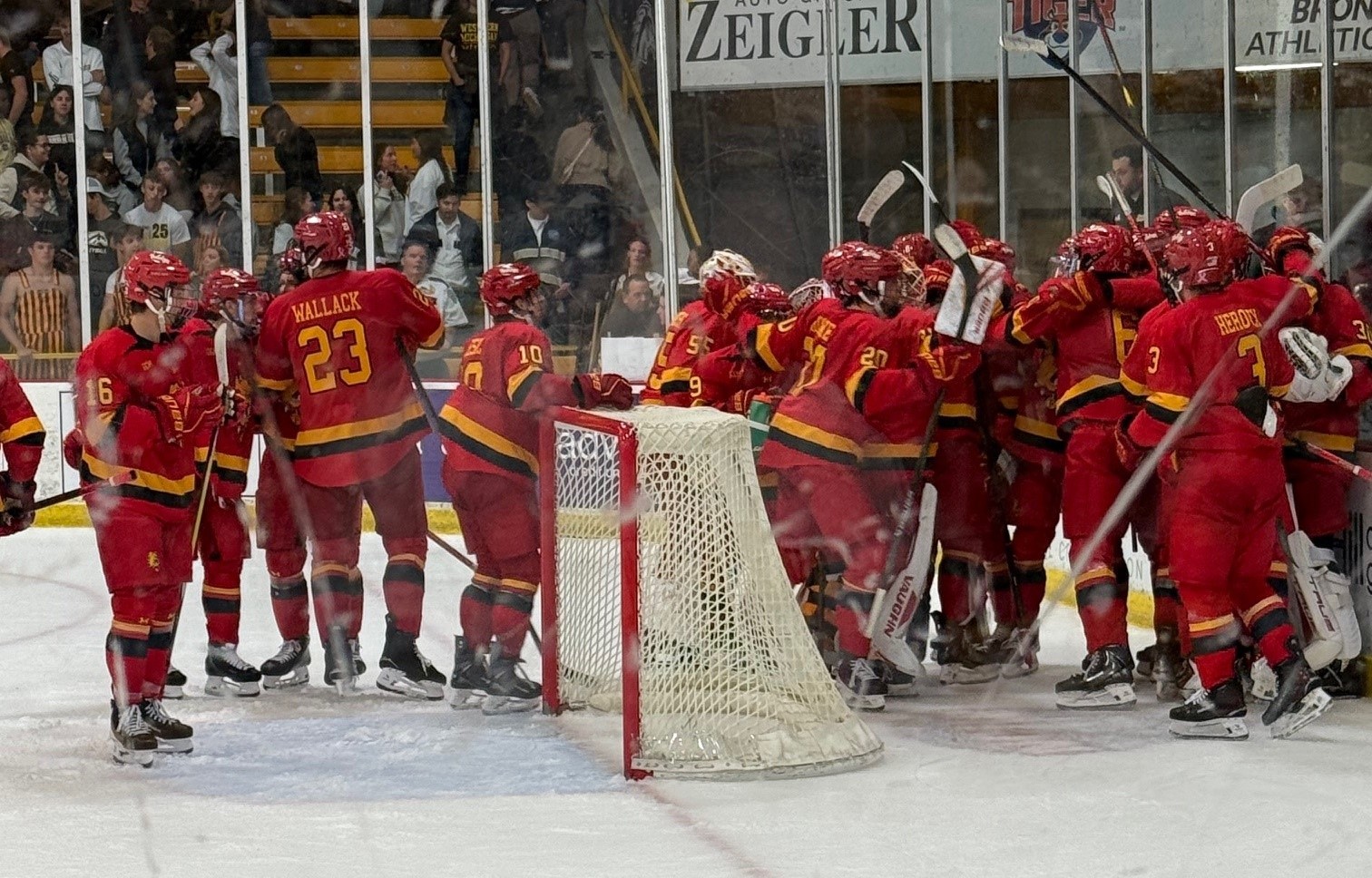 FSU hockey upsets No. 1 Western Michigan in historic win – 9and10News.com