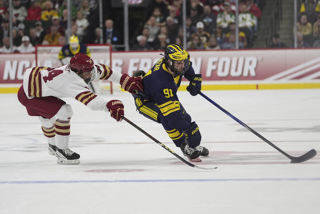 Michigan’s Frank Nazar turns pro, signs 3-year deal with Chicago Blackhawks