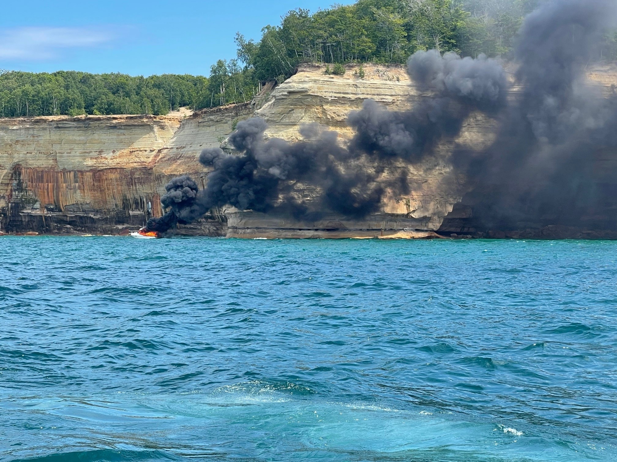 5 people rescued from Pictured Rocks after boat catches fire – 9&10 News