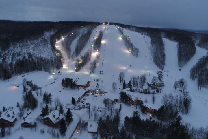 Ski free with Santa on Christmas Day at Schuss Mountain