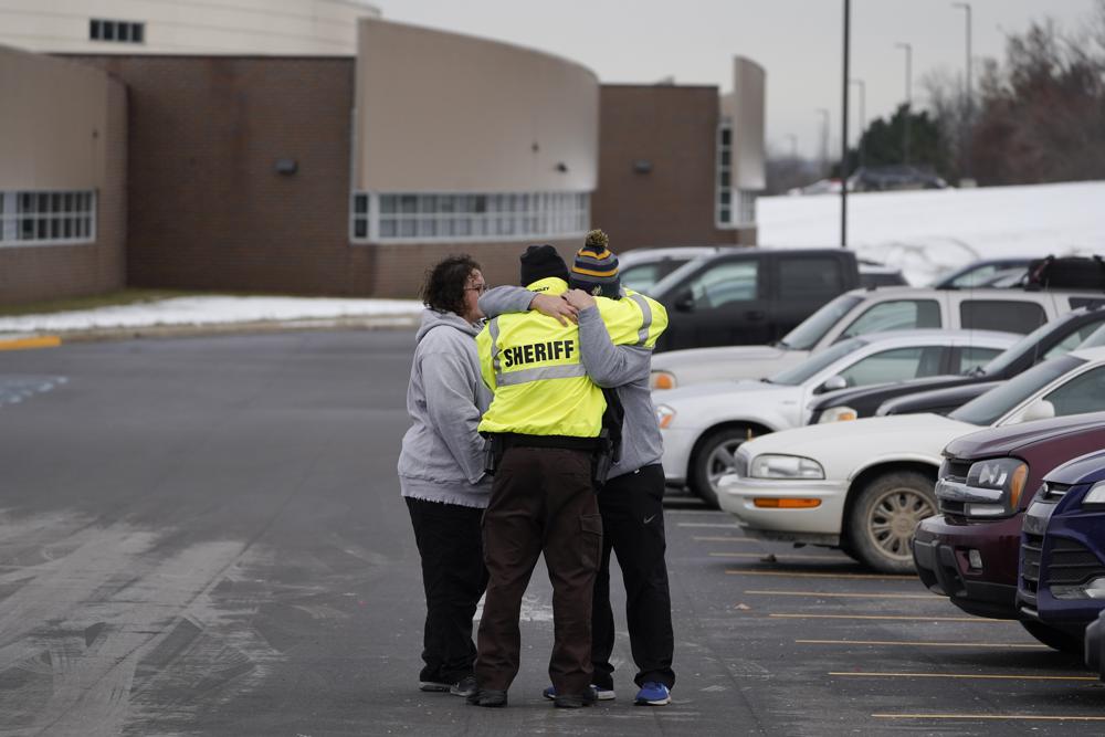 Suspect’s Parents Charged in Oxford High School Shooting – 9and10News.com