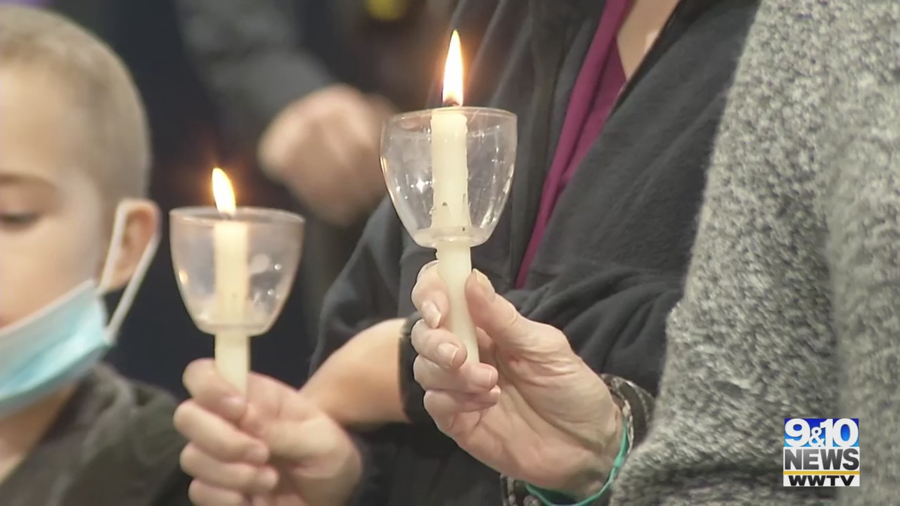 Oasis Holds Candlelight Vigil for Domestic Violence Victims ...