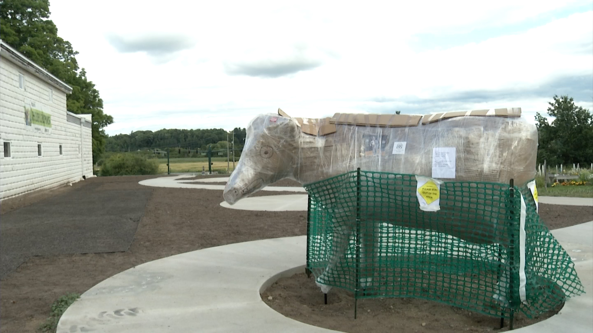 There's a new dog in town: Hank the Cowdog statue unveiled