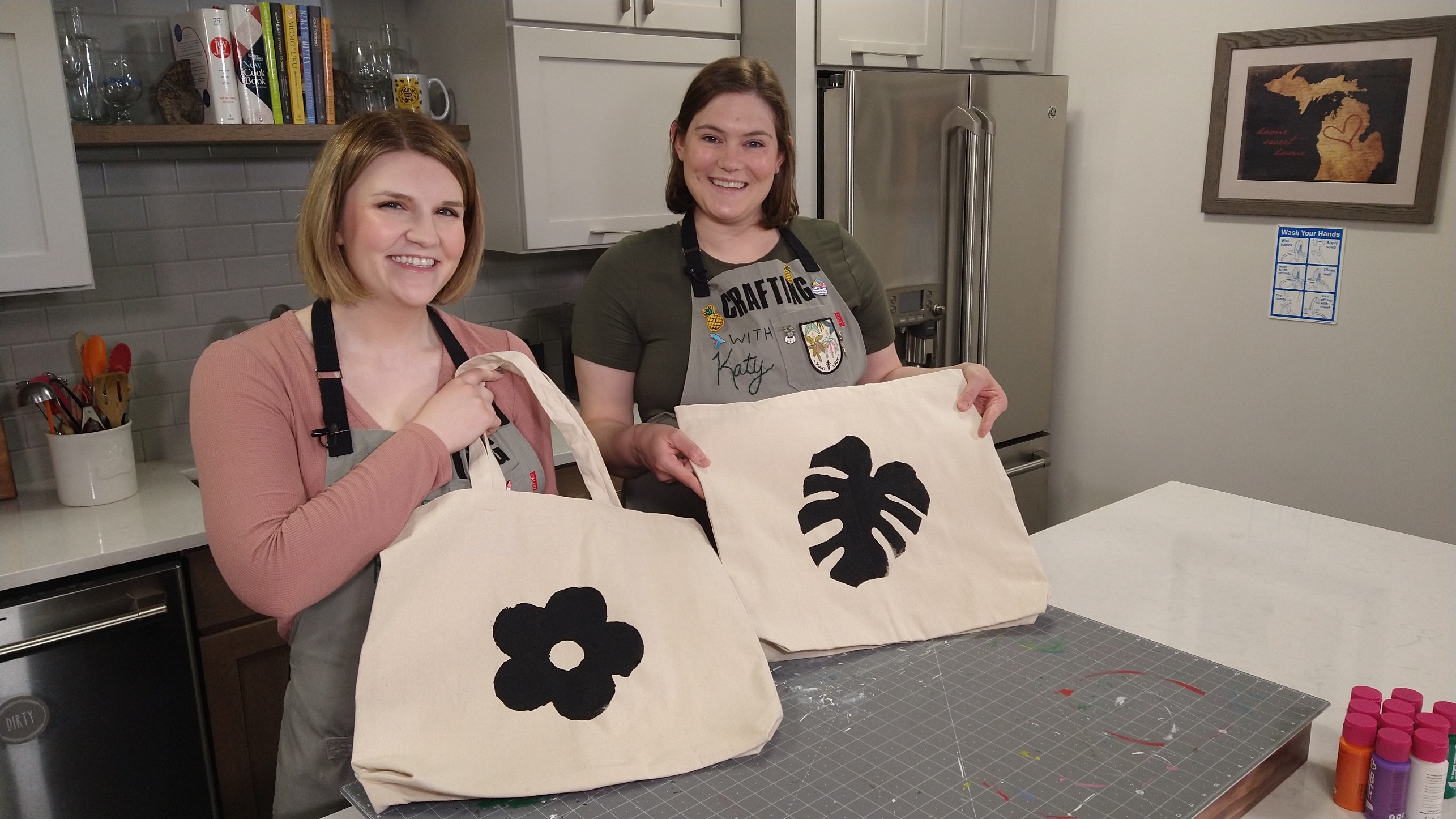 Crafting with the Katies: DIY your own screen printing tools to make a fun summer tote!