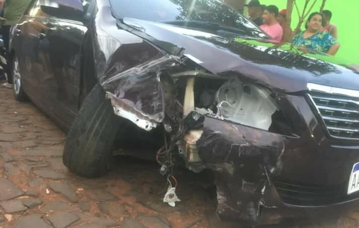 El vehículo quedó con desperfecto mecánico tras la segunda colisión, por lo que el conductor ya no puso avanzar.
