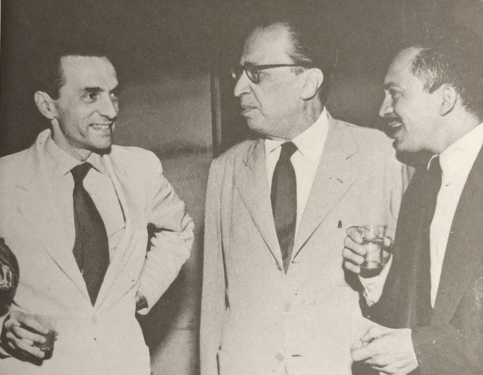 Los poetas João Cabral de Melo Neto, Manuel Bandeira y Ledo Ivo.
