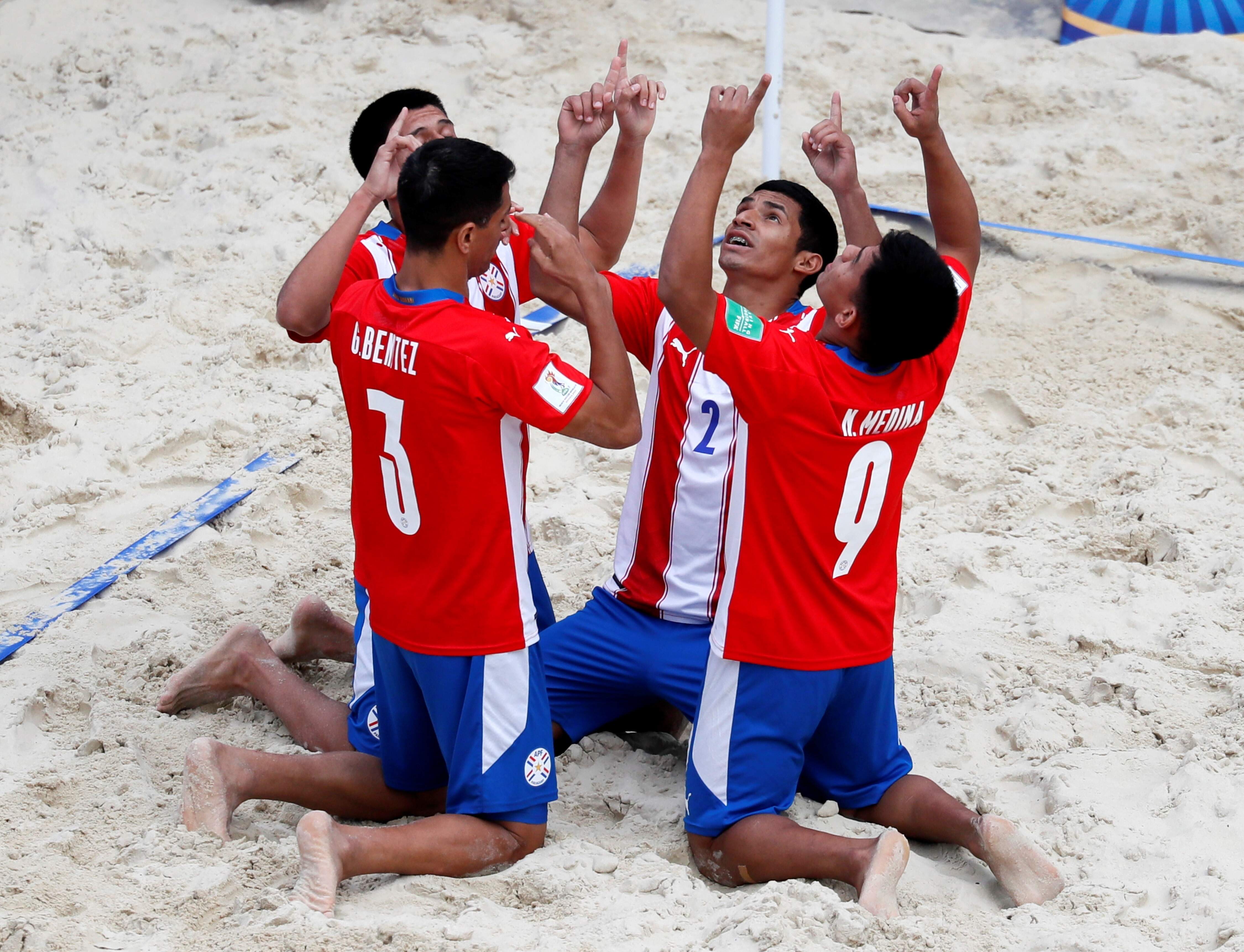 Brasil derrota a El Salvador y Uruguay a Omán en el Mundial de fútbol playa