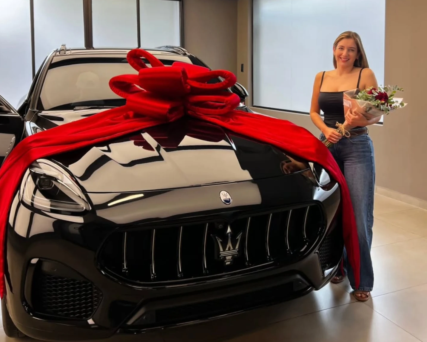 Contraloría investigará a exministro de la Juventud tras lujoso regalo a su  esposa - Política - ABC Color