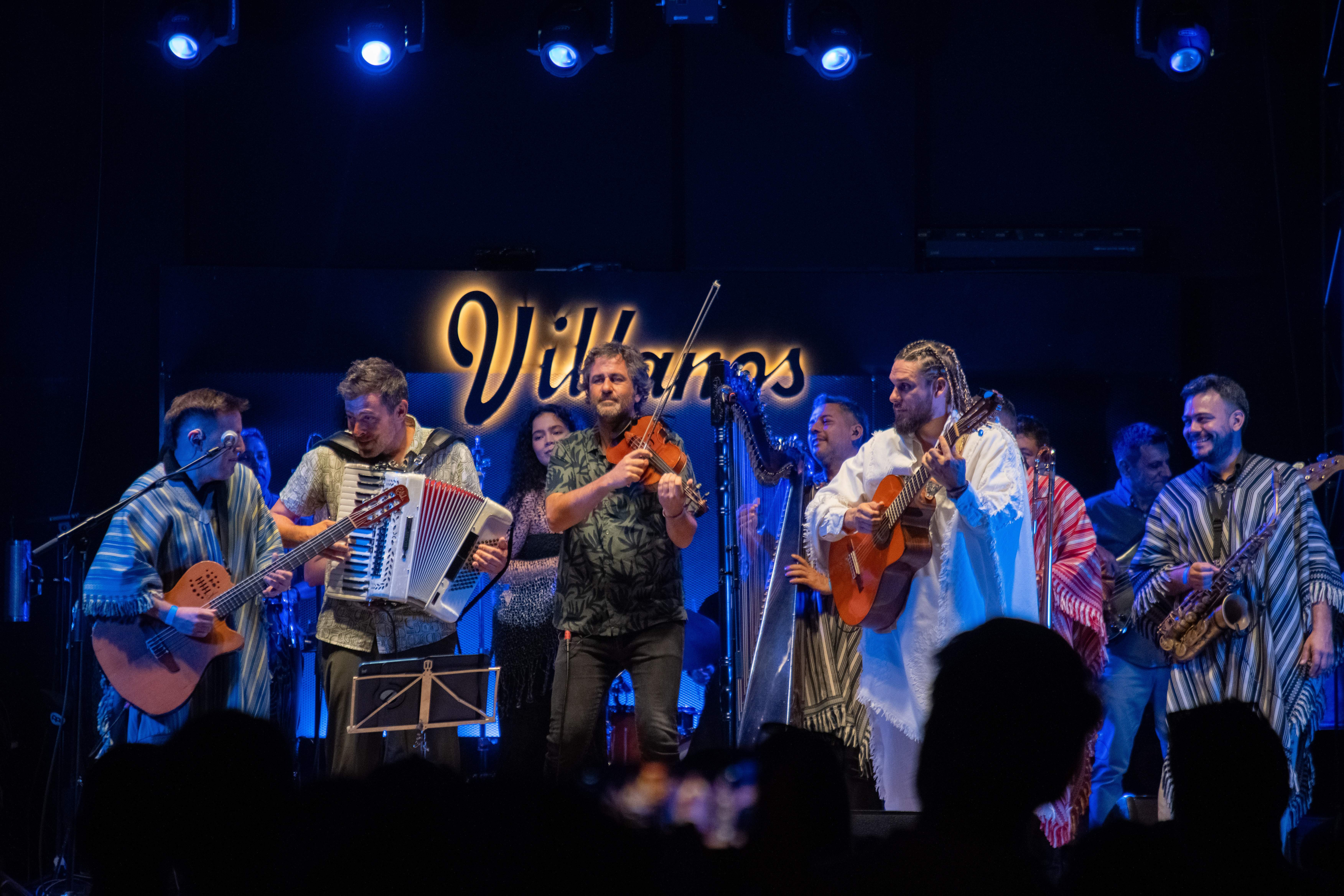Vídeo: Néstor Ló y los Caminantes representan a la guarania en el festival Lauksnos de Lituania