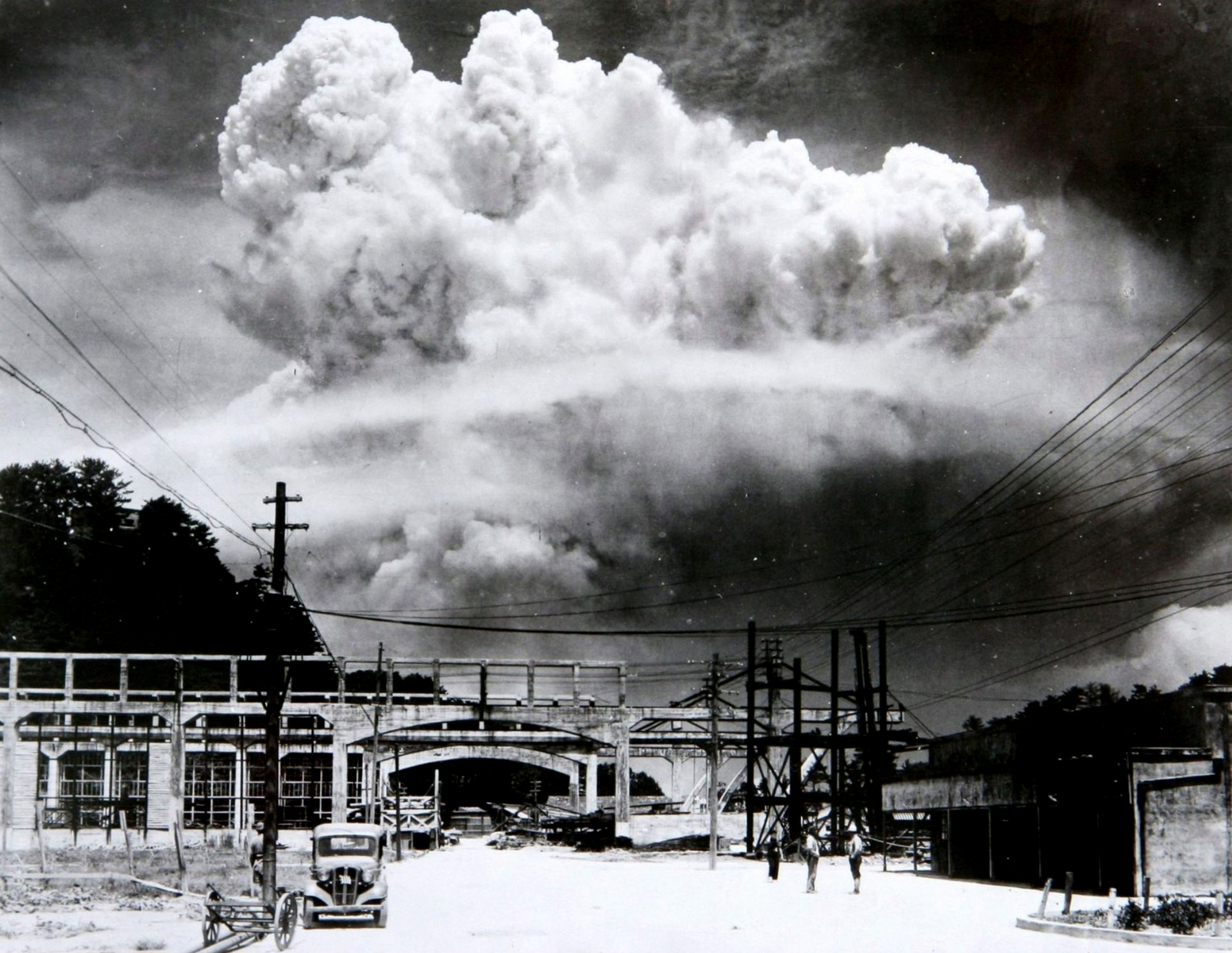 Gran nube sobre Nagasaki 15 minutos después de la detonación de la bomba atómica.