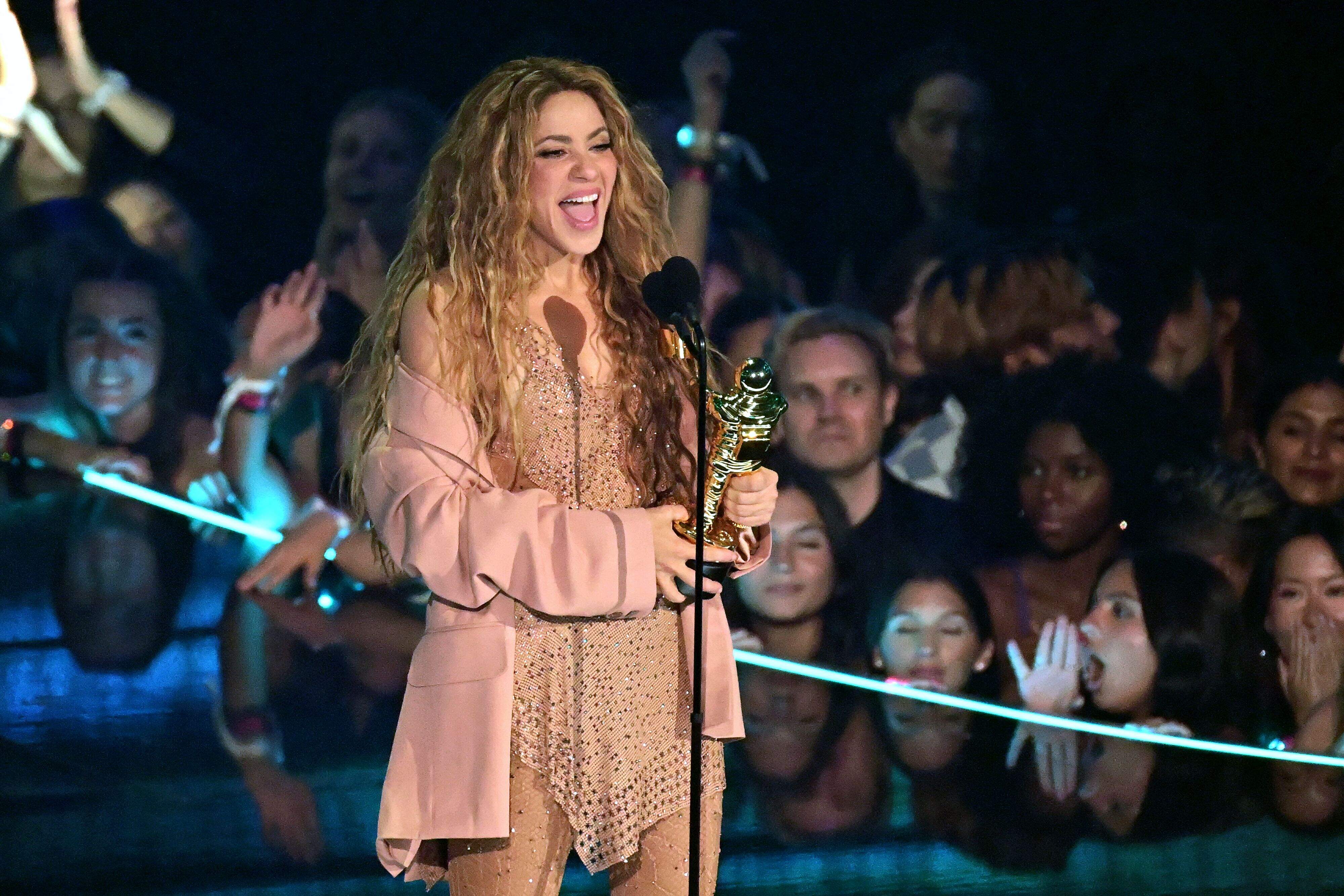 Qué dice la letra de 'El Jefe', la nueva canción de Shakira y Fuerza Regida?