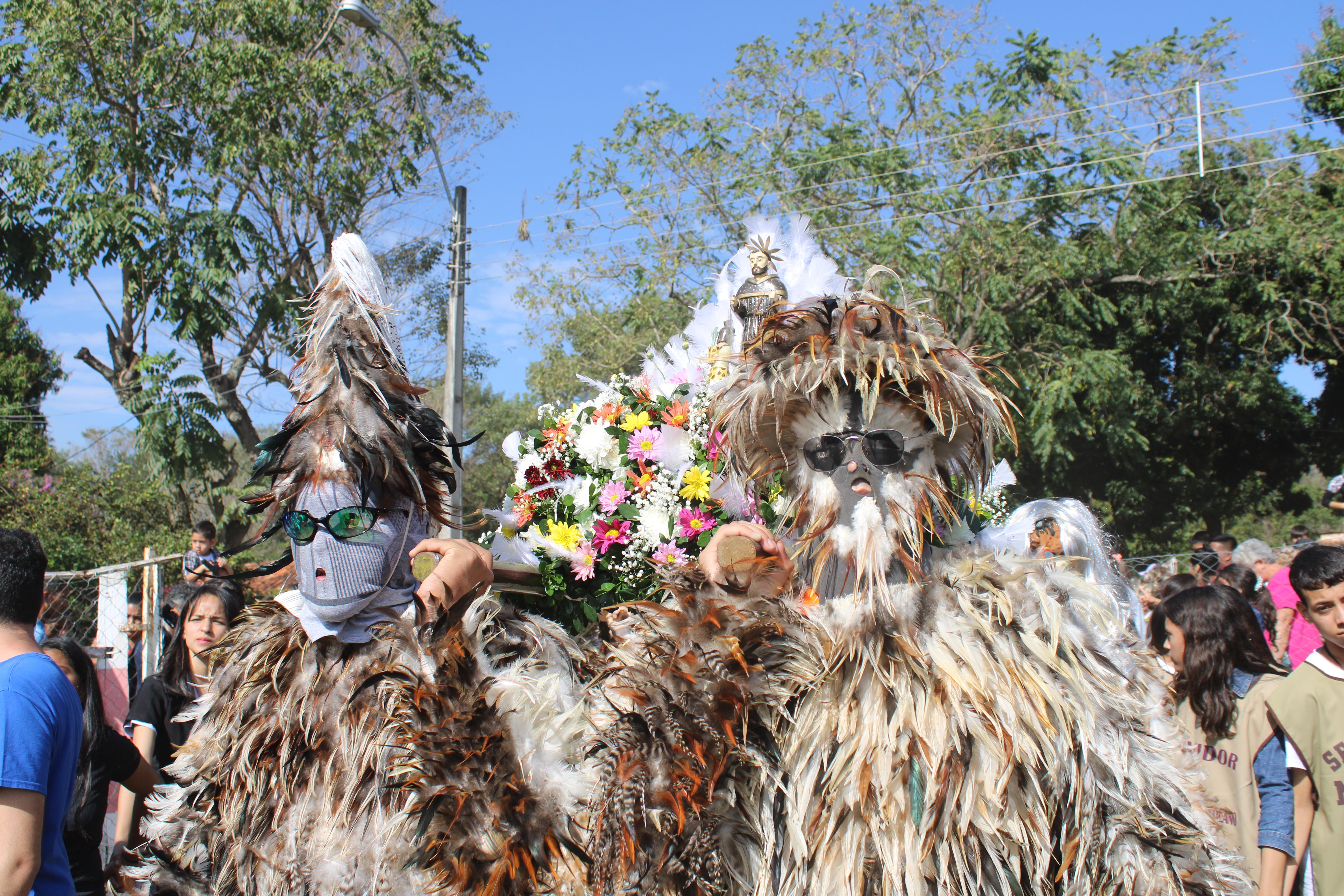 Con misa, procesión y trajes de plumas honraron a San Francisco Solano en  Emboscada - Nacionales - ABC Color
