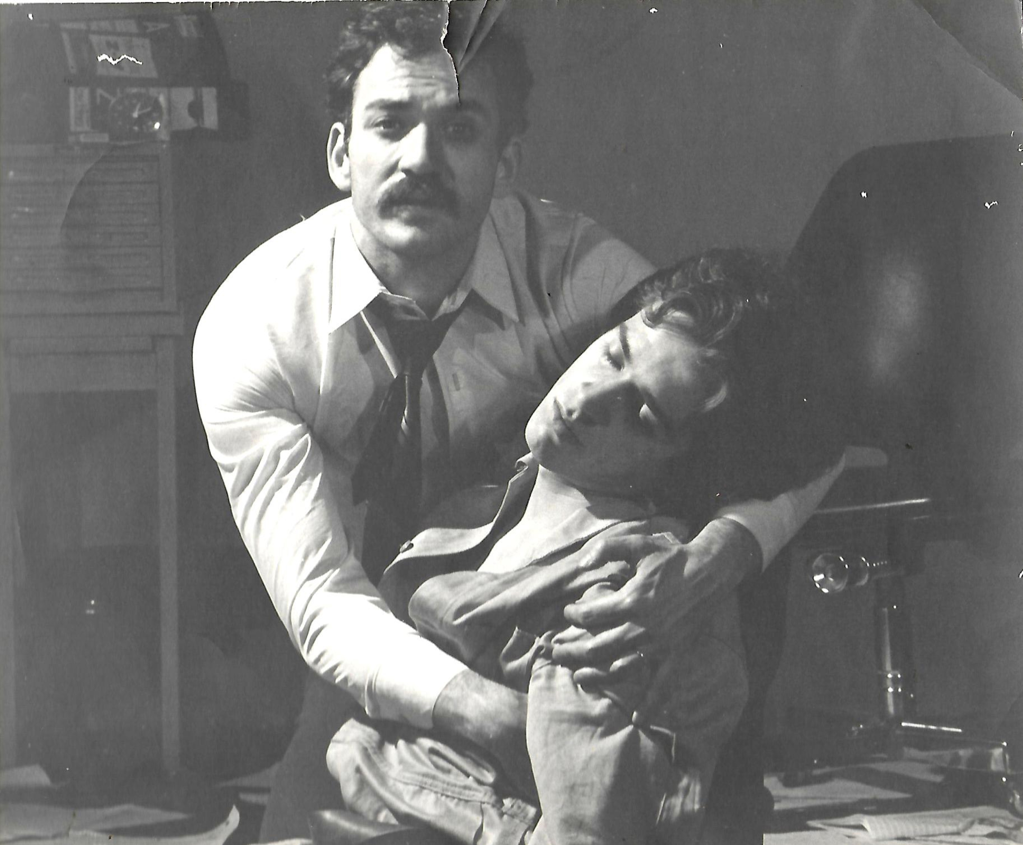 Agustín Núñez y Carlos Gutiérrez en ‘Dos perdidos en una extraña noche’ (versión libre de Agustín Núñez de la obra de José Vicente ‘El asalto’), Bogotá, Colombia.
