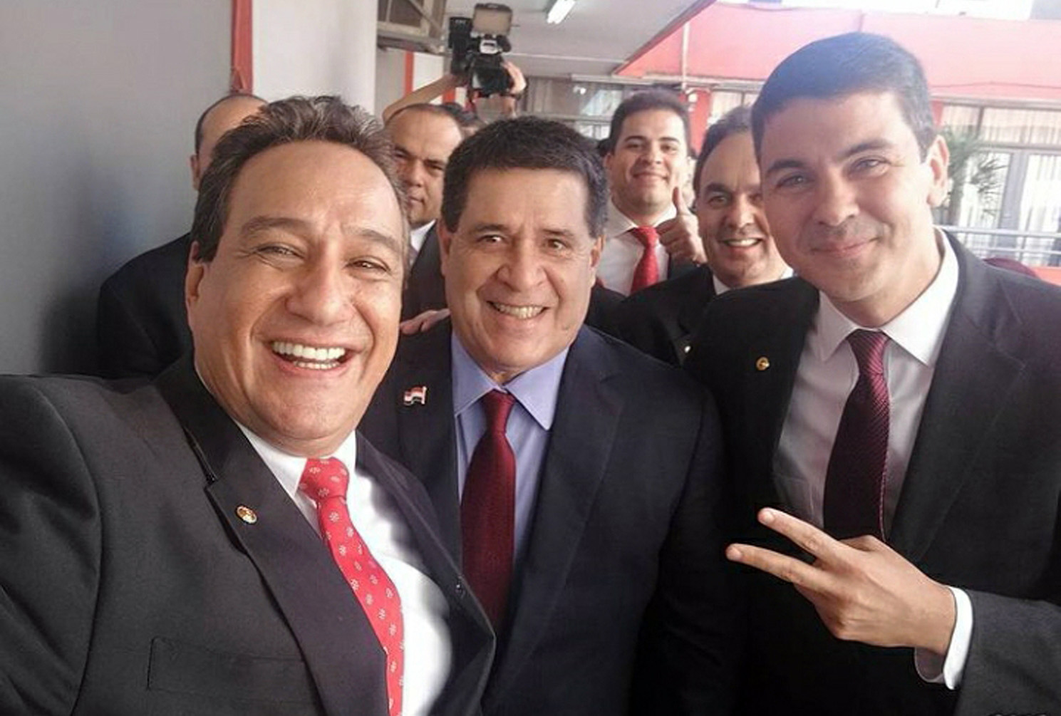 El gobernador de Central, el imputado Hugo Javier,  con Horacio Cartes y Santiago Peña.