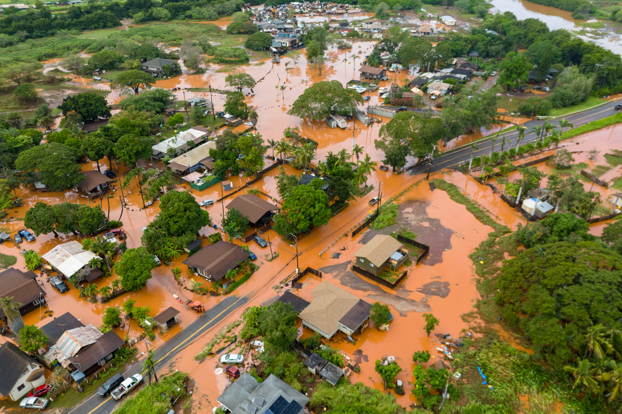 Hawaii's worst flooding in 20 years threatens dam, prompts evacuations as  more rain looms - Anchorage Daily News