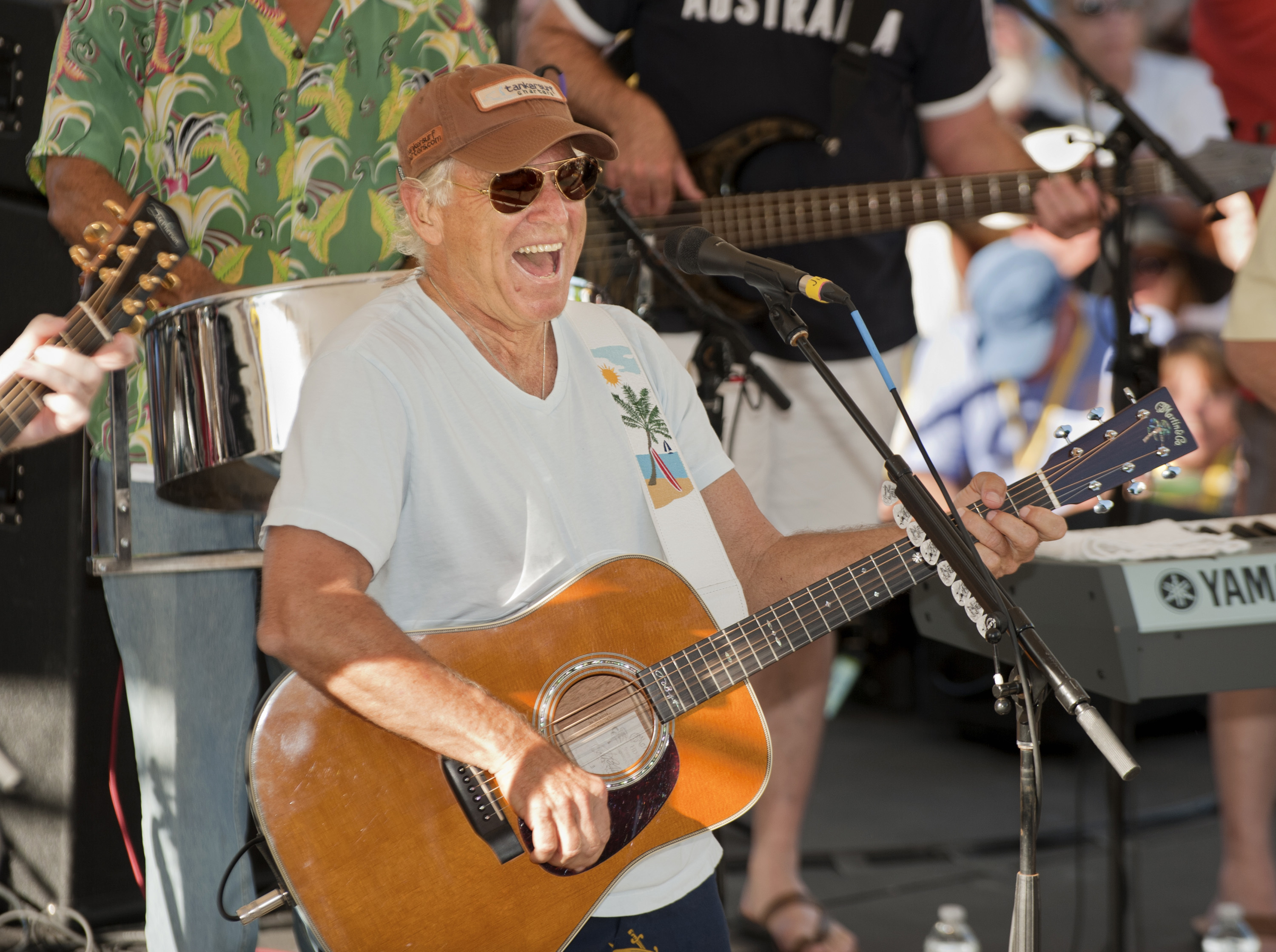 Margaritaville' singer Jimmy Buffett, who turned beach-bum life into an  empire, dies at 76