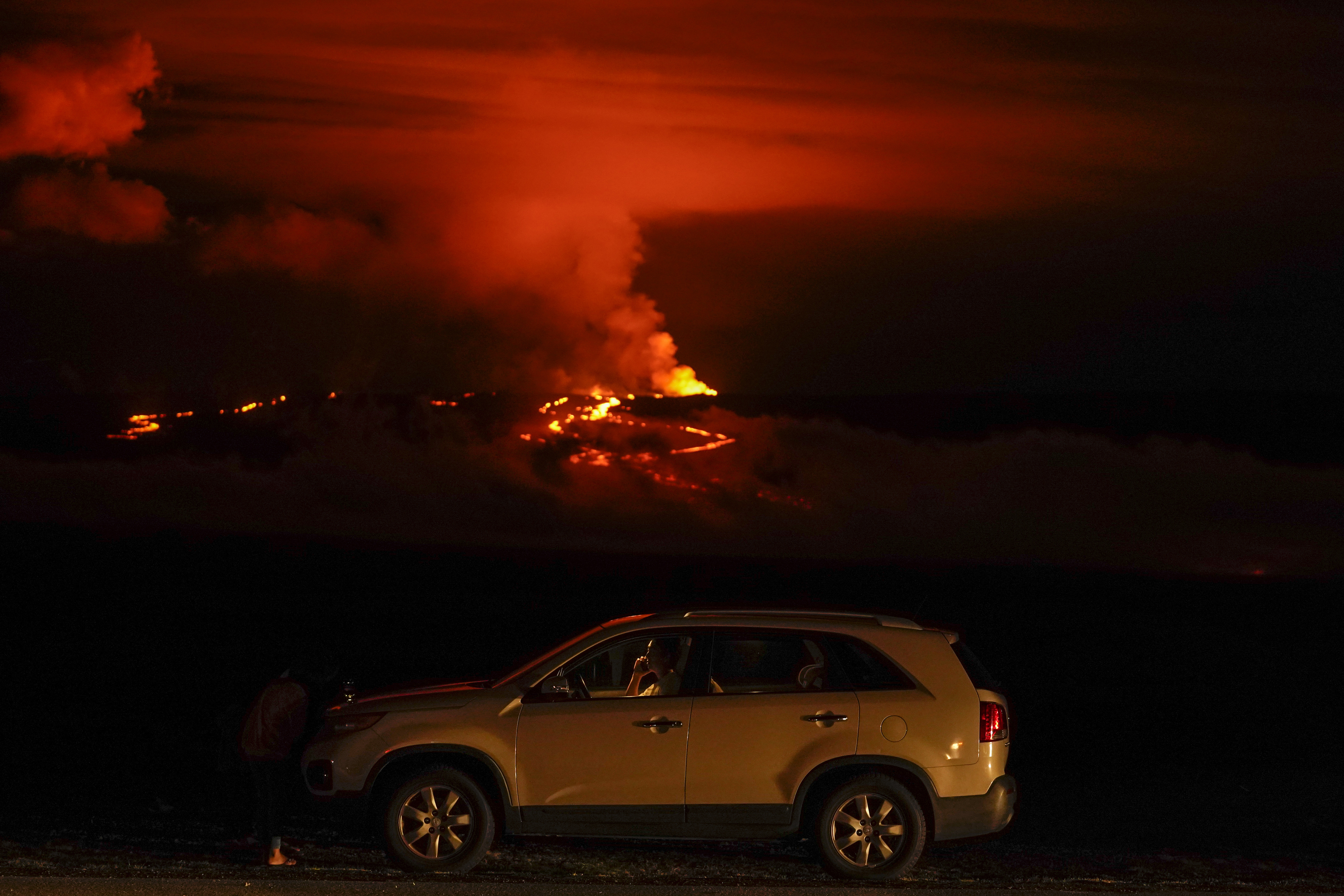 【廃盤】UNUM－MAGMA NUBES Molten lava on Hawaii's Big Island could block main highway