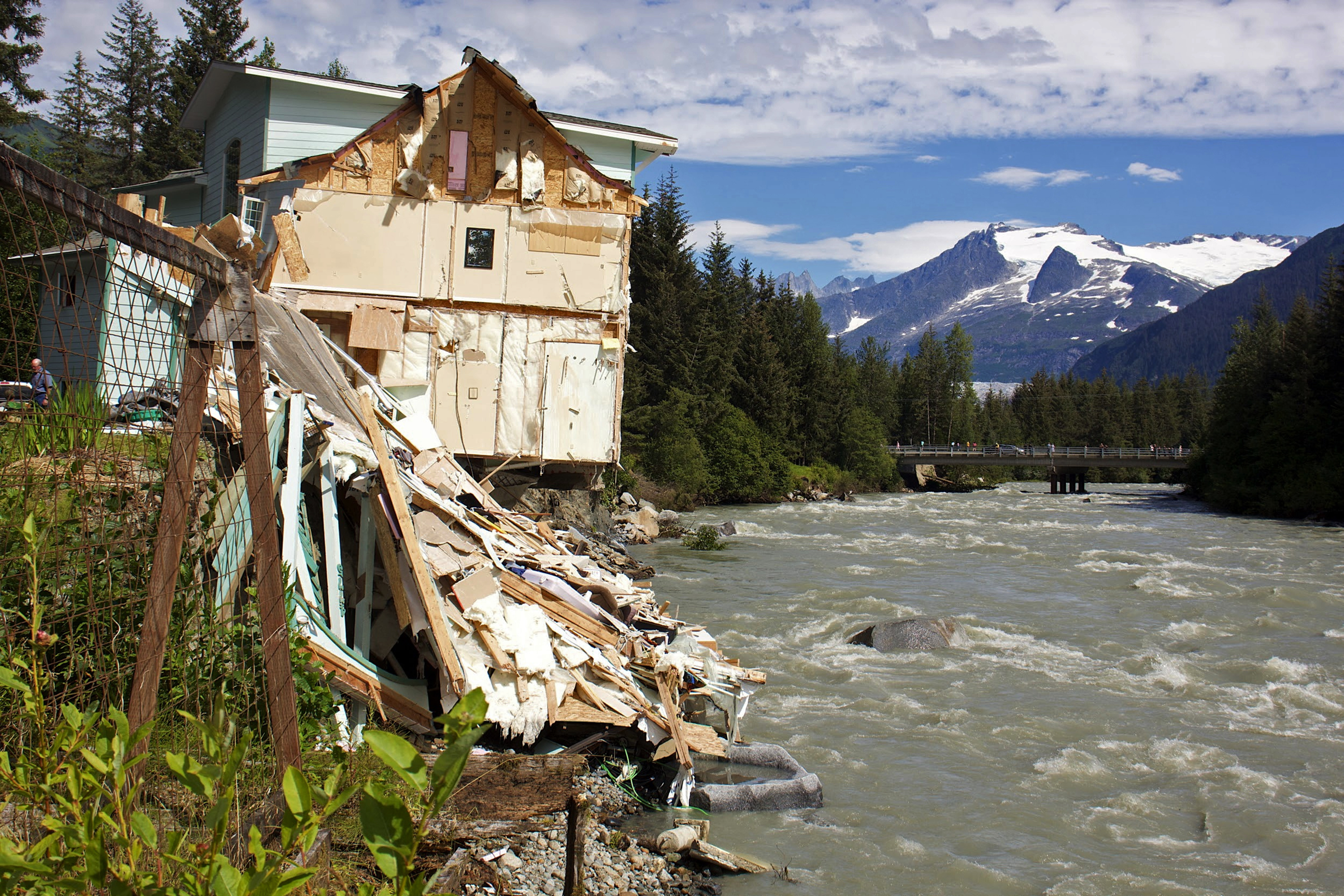 Bursting ice dam in Juneau highlights risks of destructive glacial flooding  around the globe - Anchorage Daily News