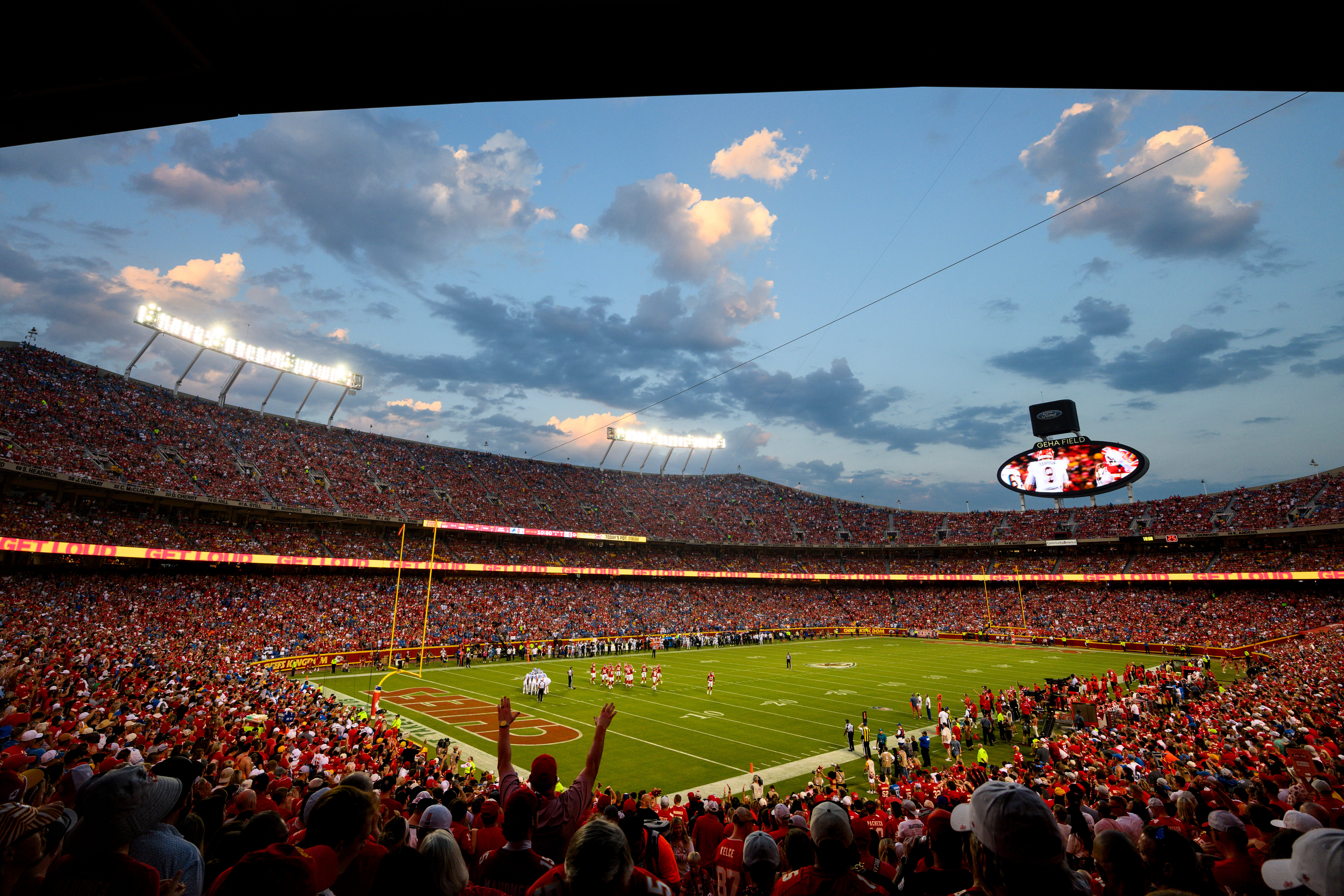 Chiefs' move to Kansas leaves Missouri fans heartbroken over another lost  NFL franchise - Anchorage Daily News