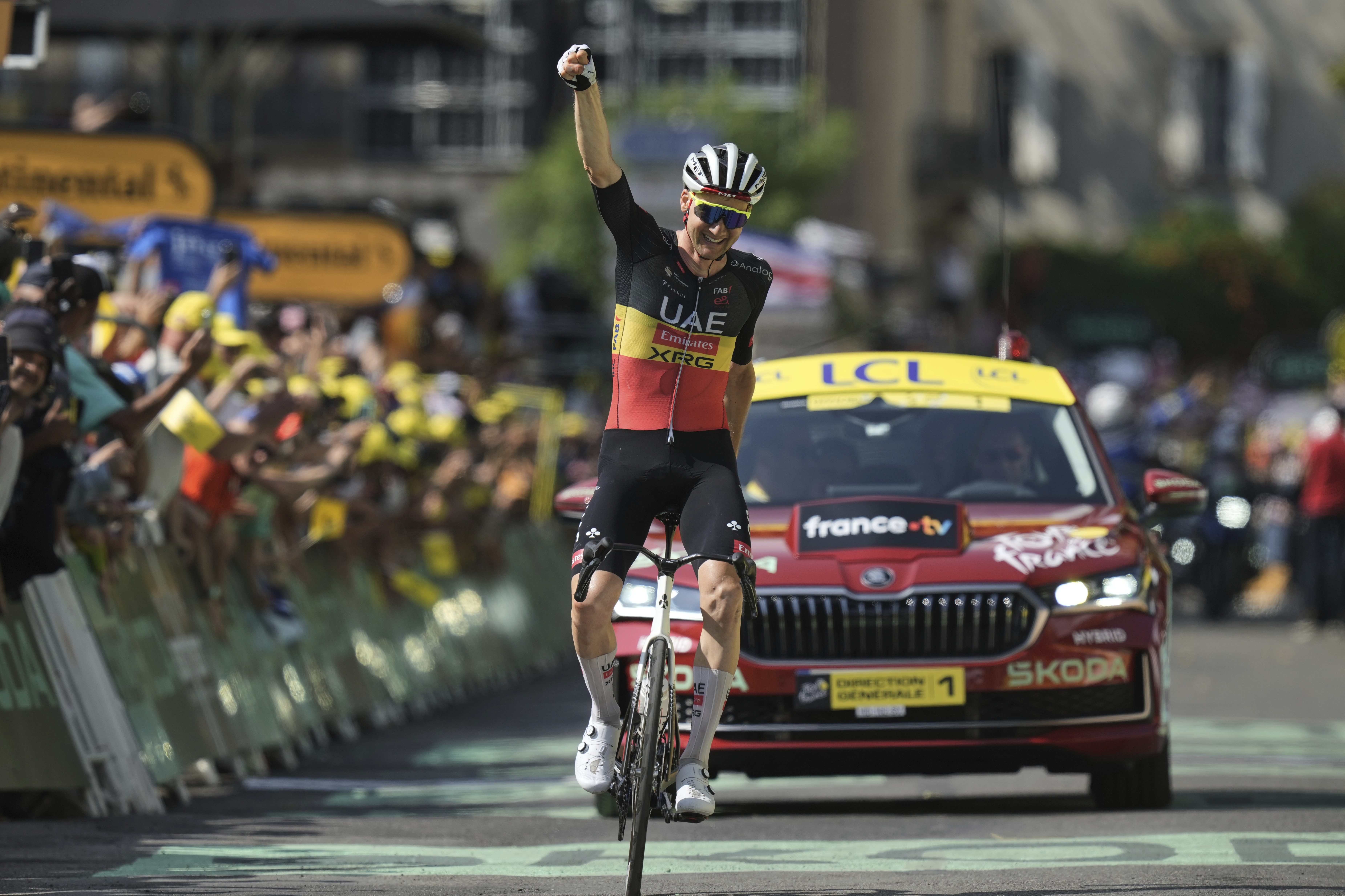Wellens wins Tour de France 15th stage, teammate Pogačar maintains