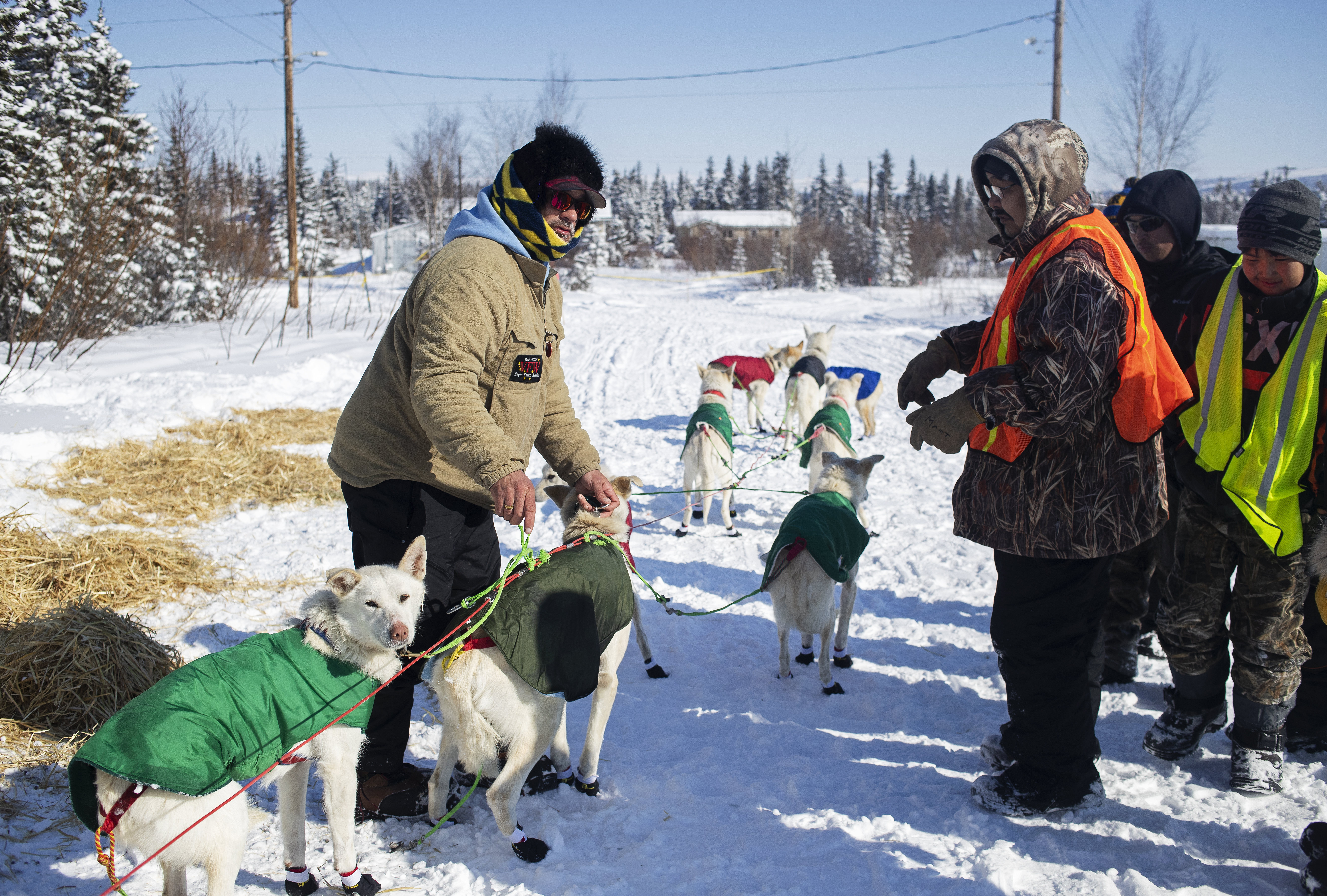 Hugh Neff wins Kobuk 440 sled dog race after a tight chase with