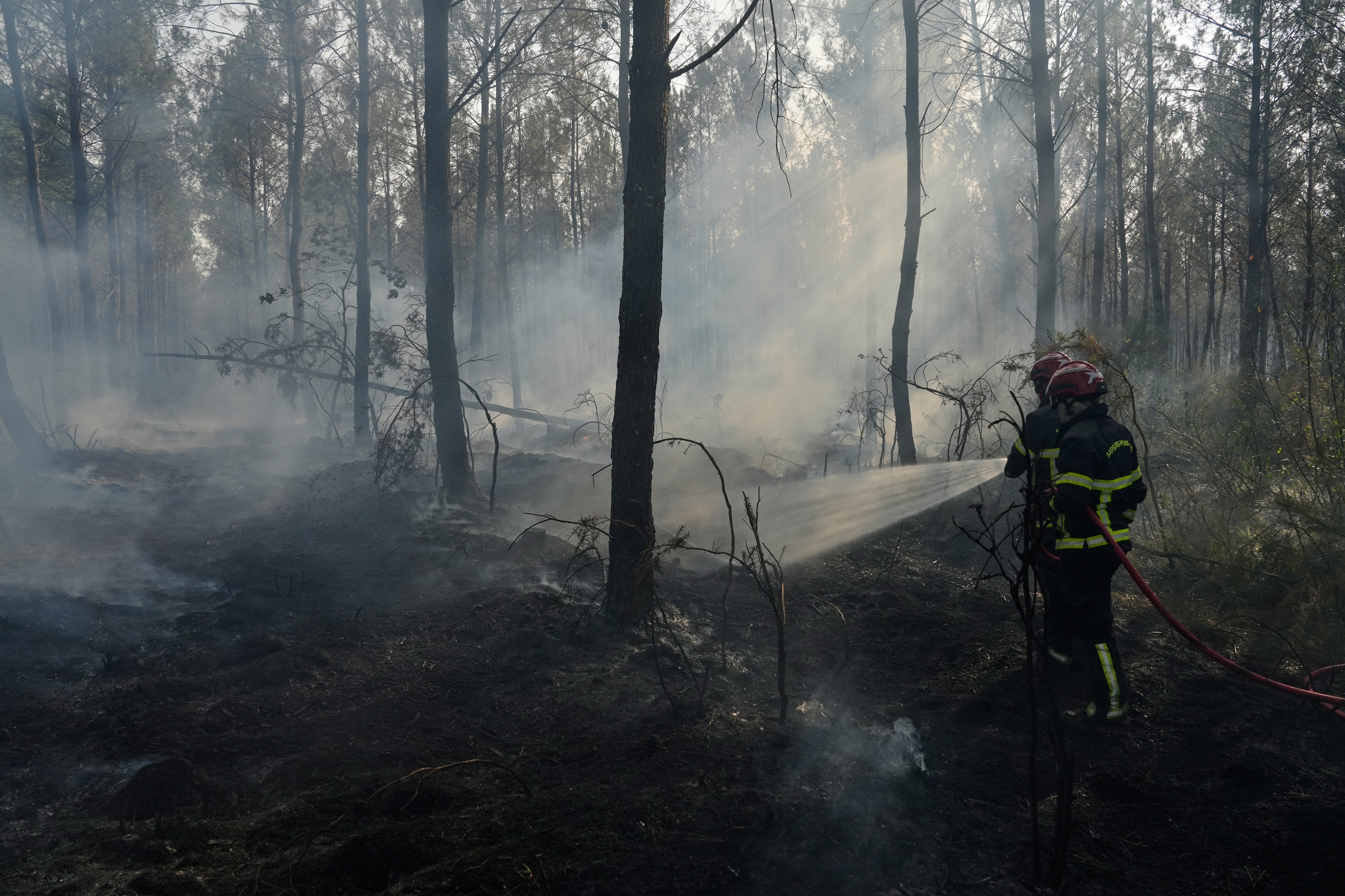 2 firefighters die as Southern Europe burns and France battles blaze 4 times the size of Paris
