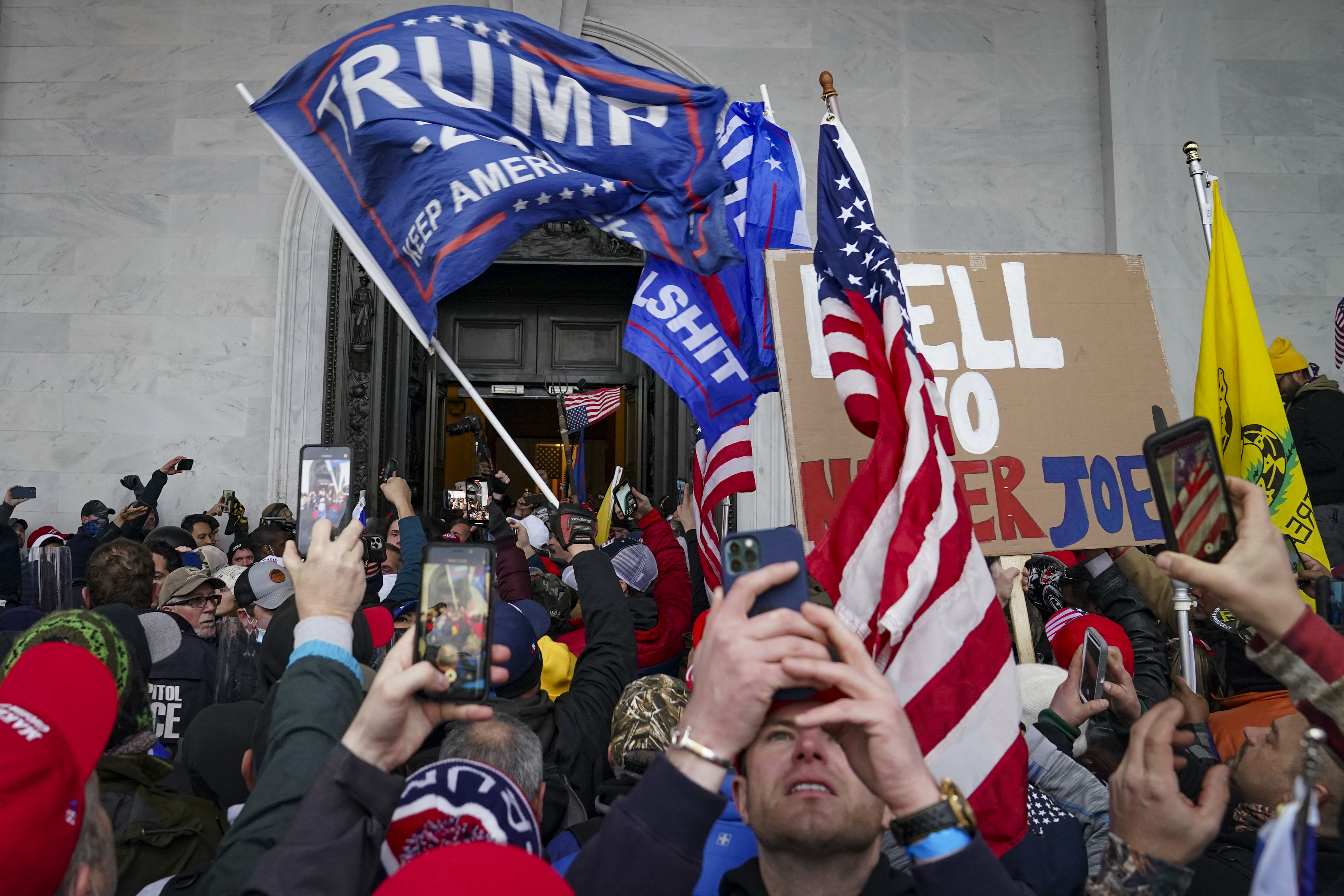 Face-painted man in horned fur cap at Capitol riot supports Trump and  QAnon, not antifa