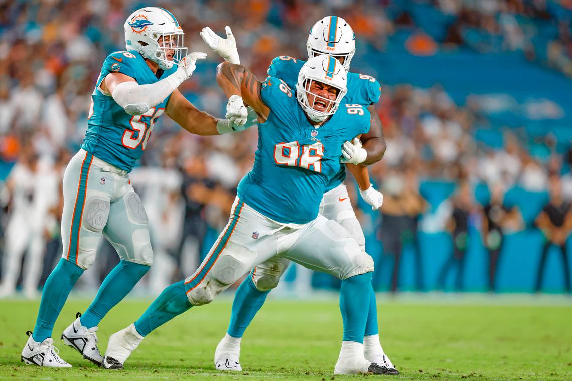 Anchorage's Brandon Pili earned his way onto the Miami Dolphins roster for  his NFL debut - Anchorage Daily News