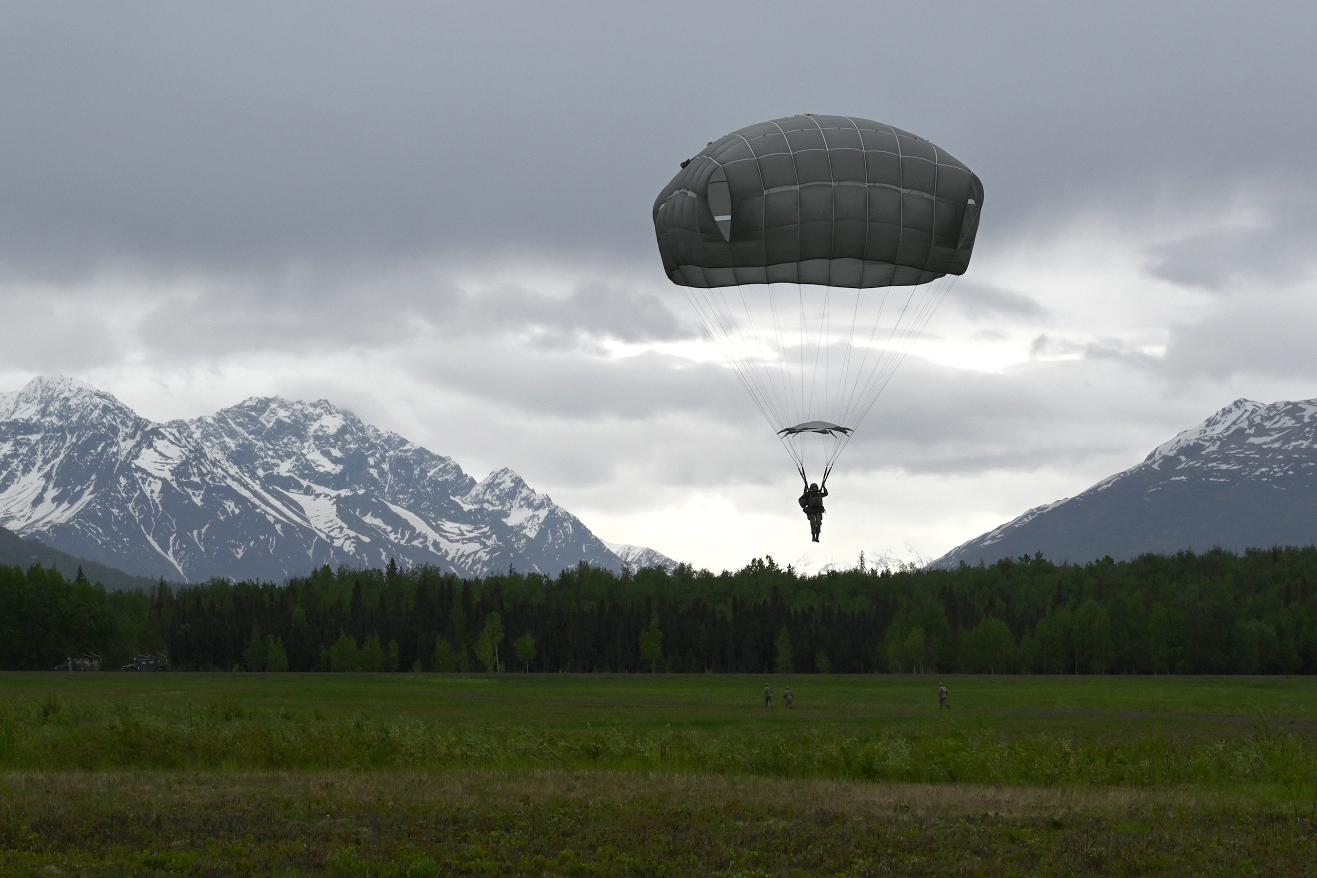 US AMRY AIR FORCE ミリタリー　フォト This Marine took reins of air traffic control during Kabul