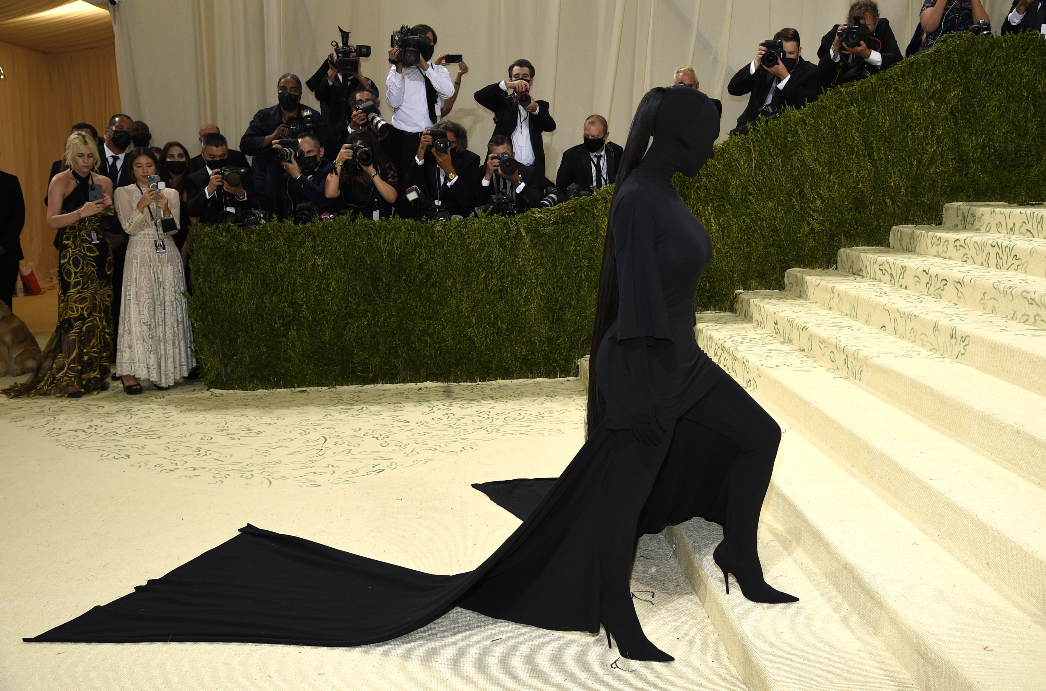 Met Gala 2021 Live Blog: Rihanna and A$AP Rocky Arrive in Balenciaga and  ERL