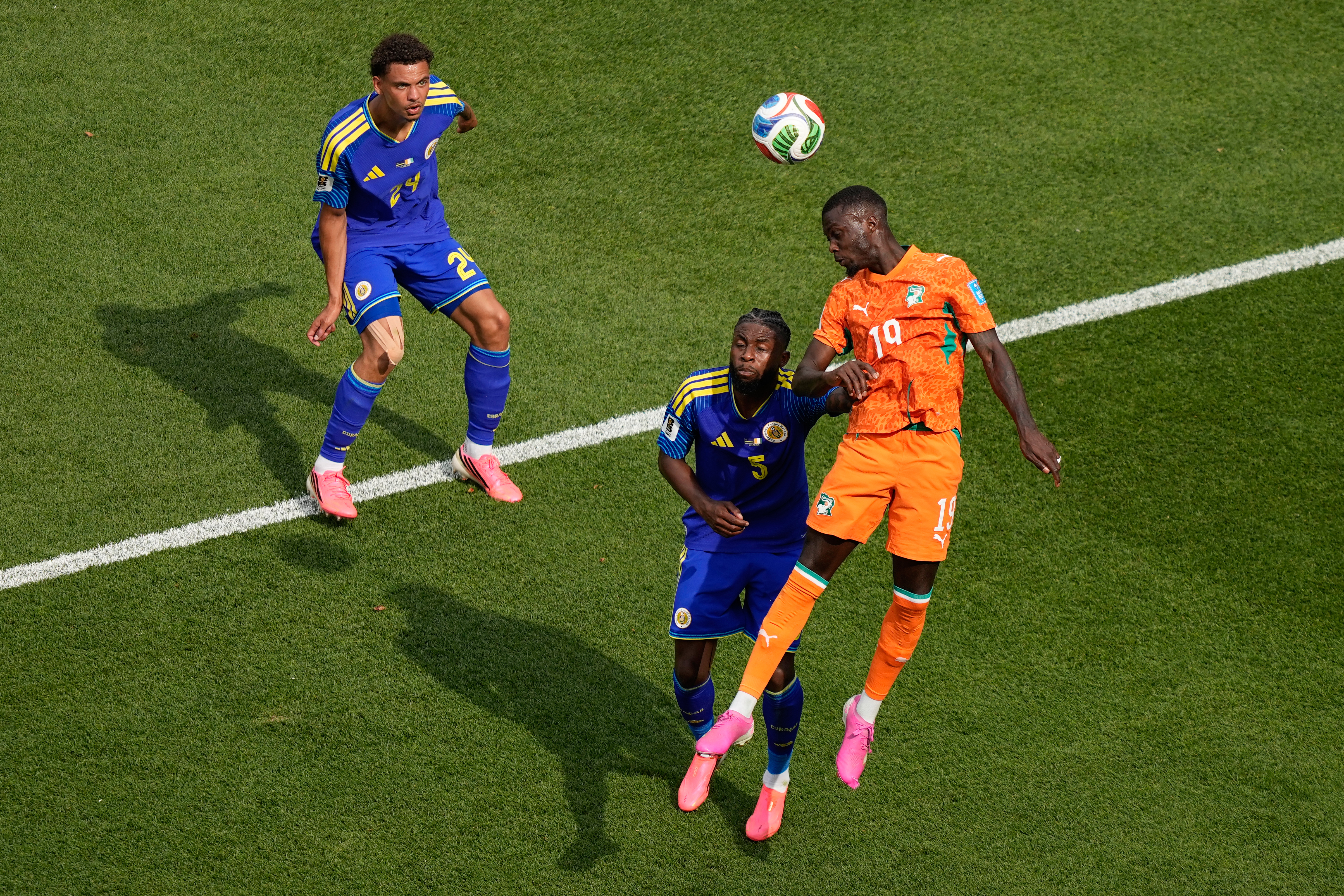 Ivory Coast into World Cup knockout round for 1st time as Pépé