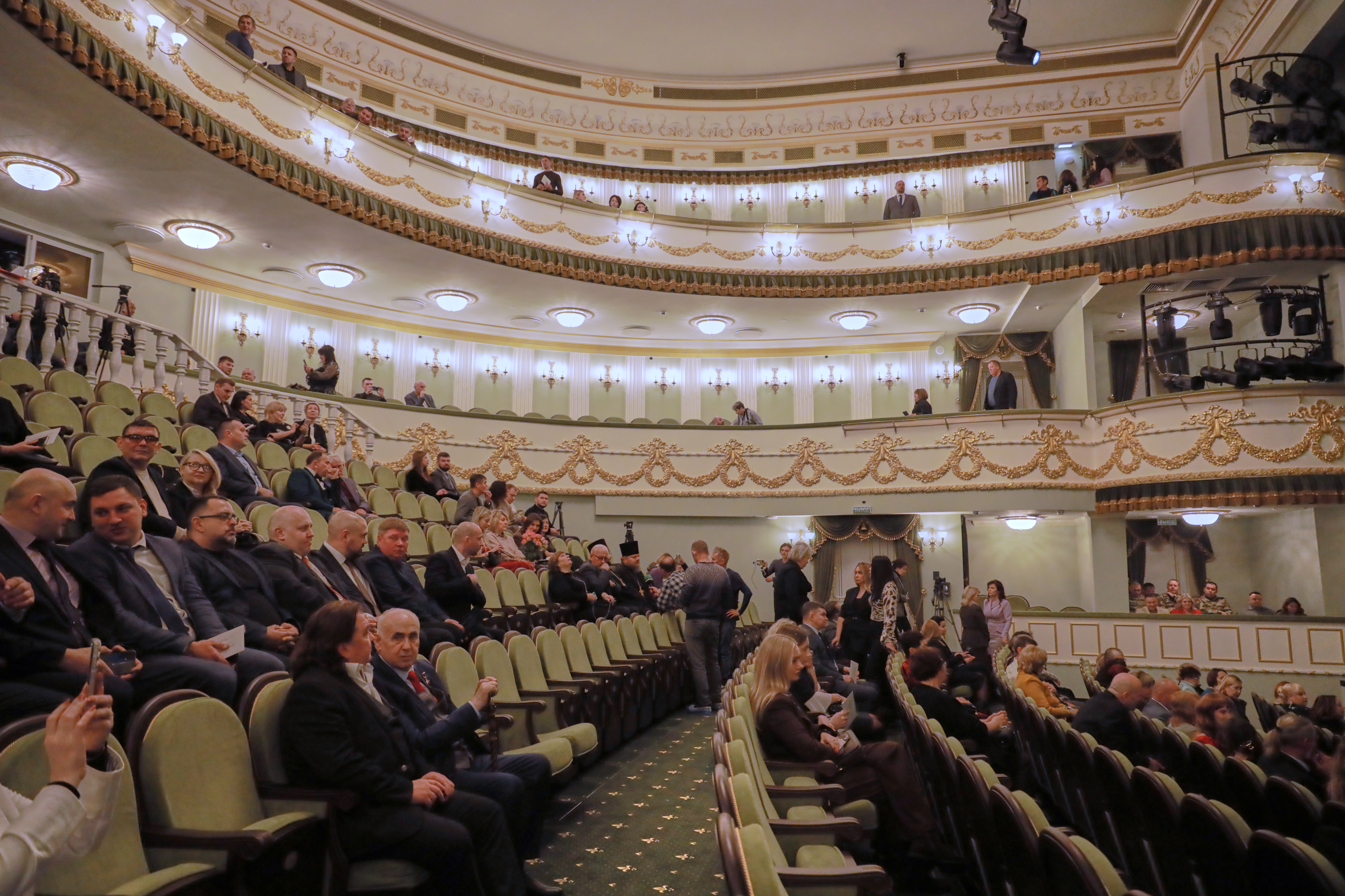 邦楽 SKRYU theater Russia opens rebuilt theater in occupied Ukrainian city more than